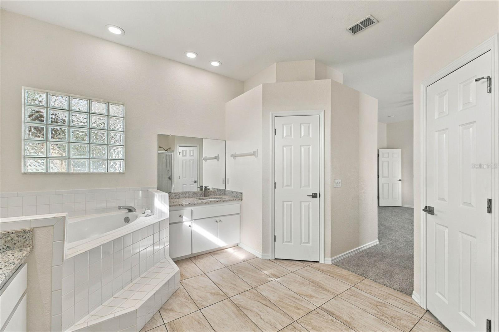 Single Family Residence at 131 RUBY LAKE DR, WINTER HAVEN, photo 32 of 71