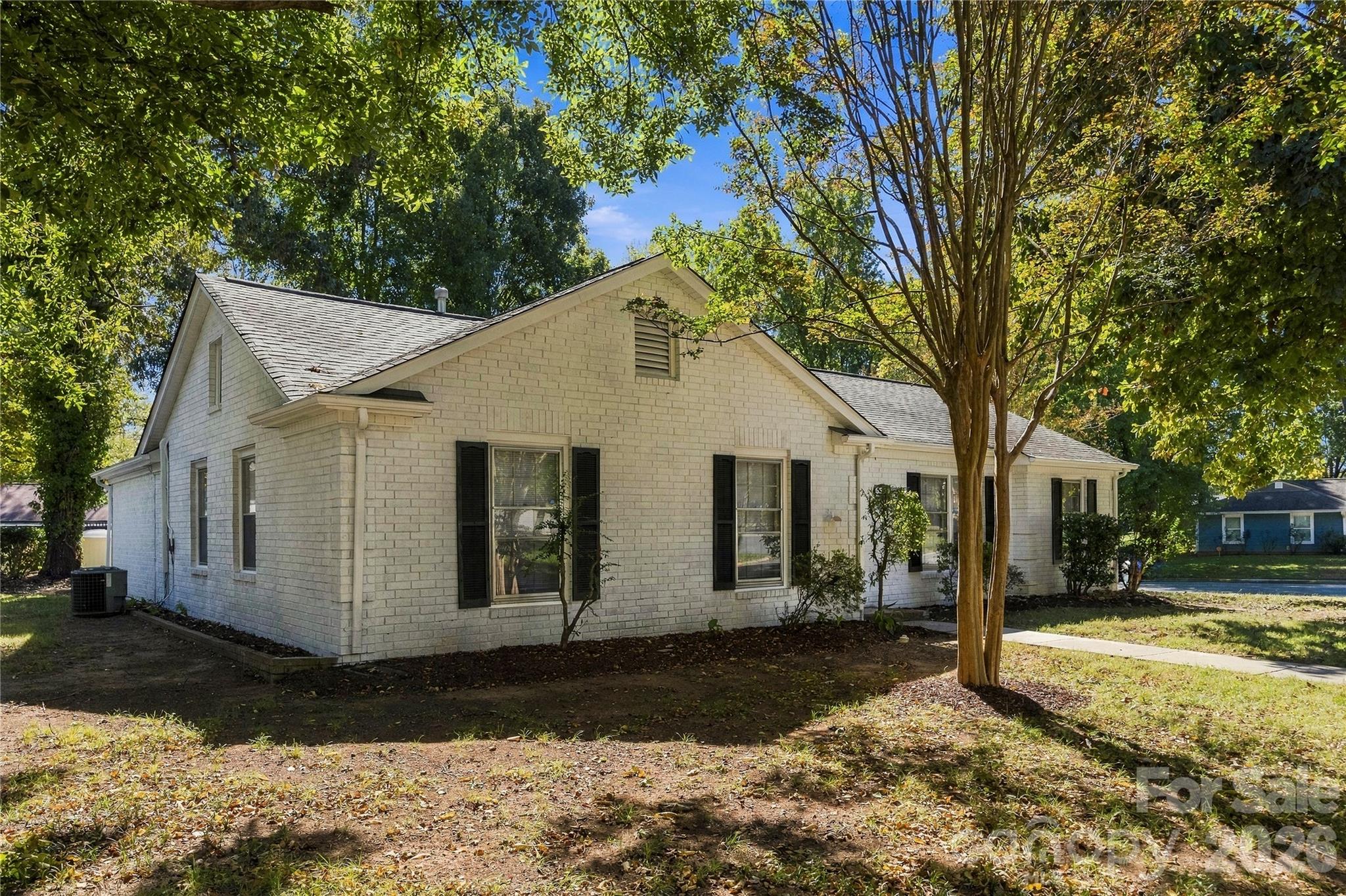 Single Family Residence at 6500 Woodfield Drive, Charlotte, photo 3 of 29