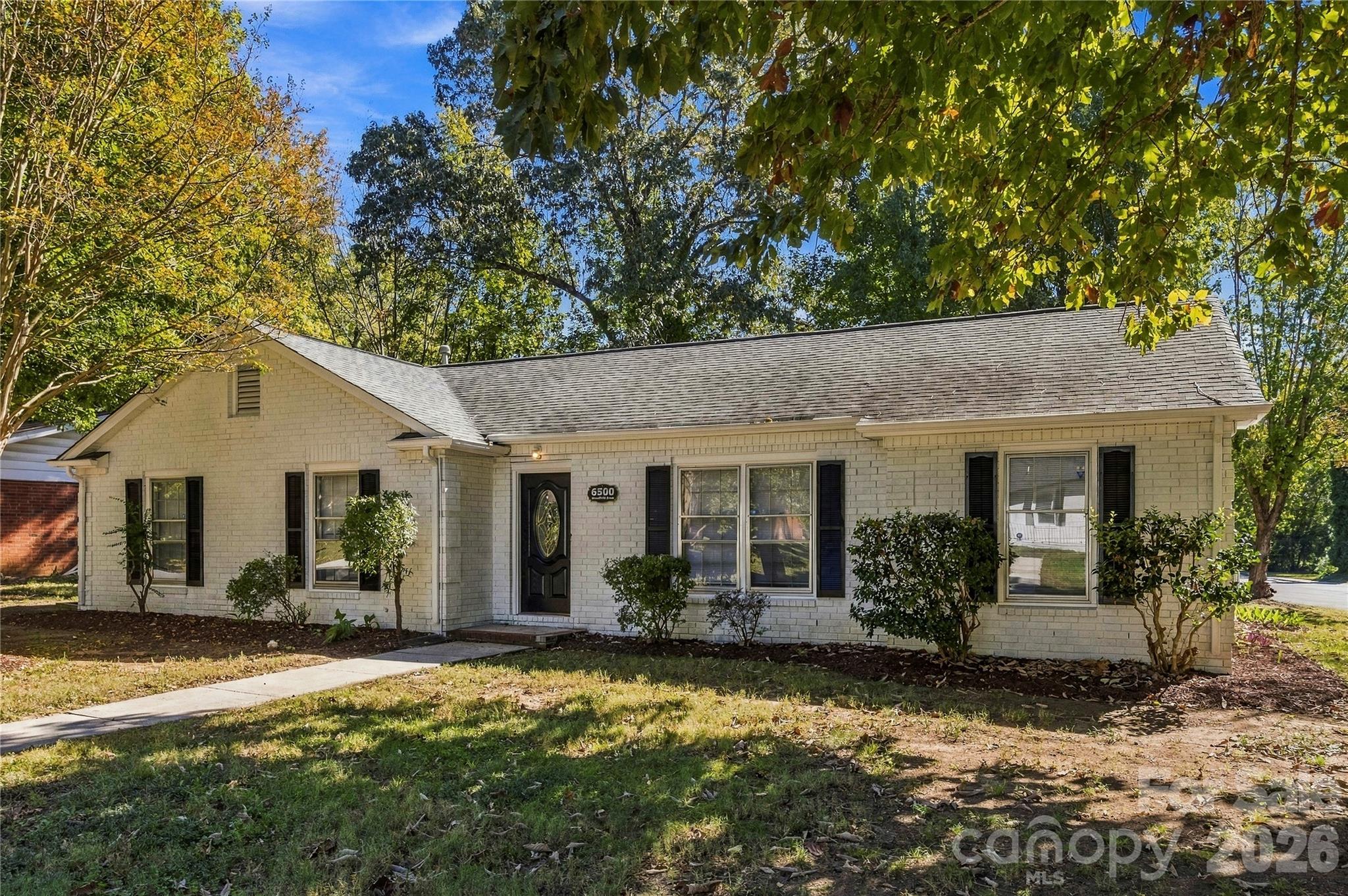 Single Family Residence at 6500 Woodfield Drive, Charlotte, photo 4 of 29