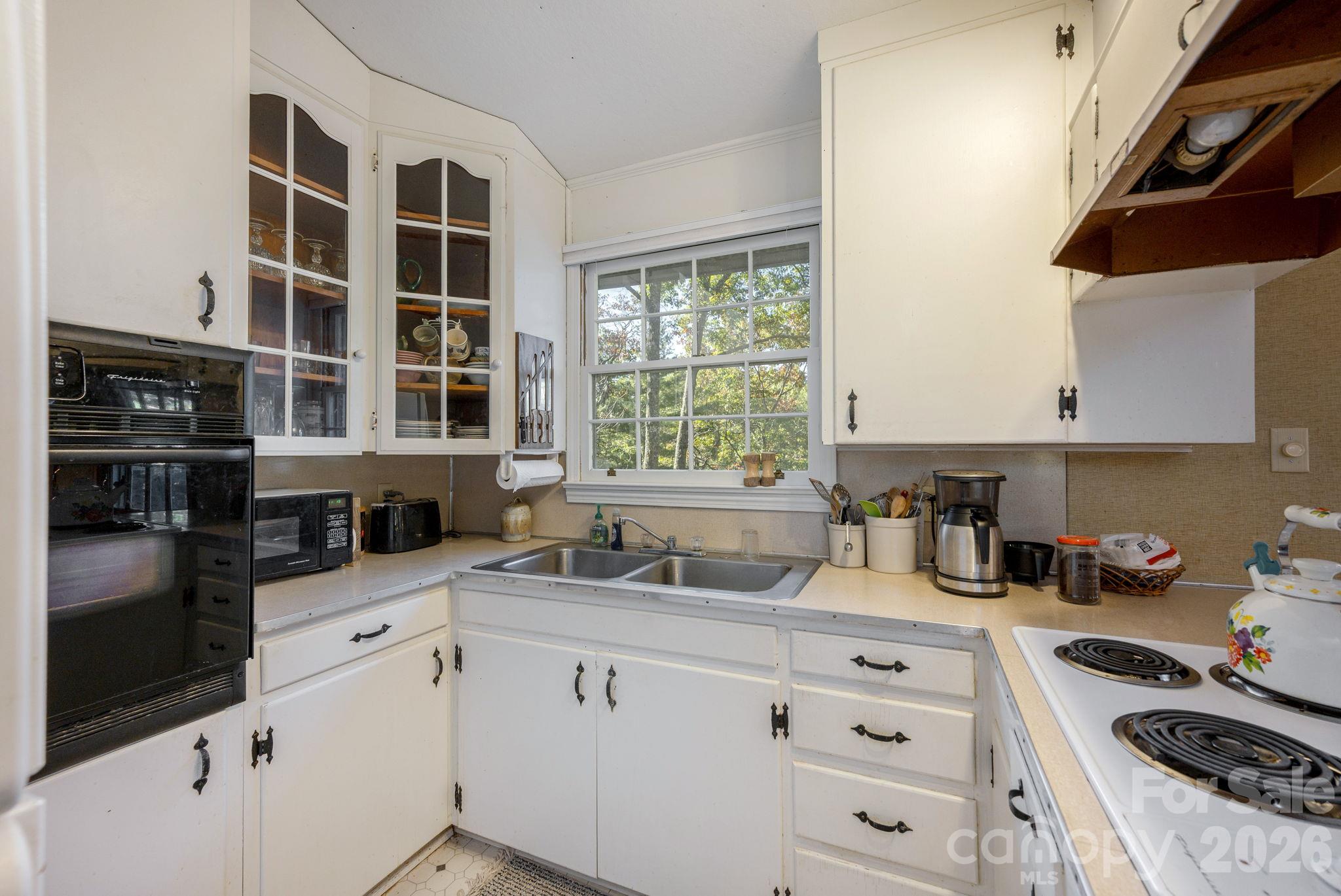 Single Family Residence at 191 Friar Tuck Lane, Brevard, photo 13 of 36