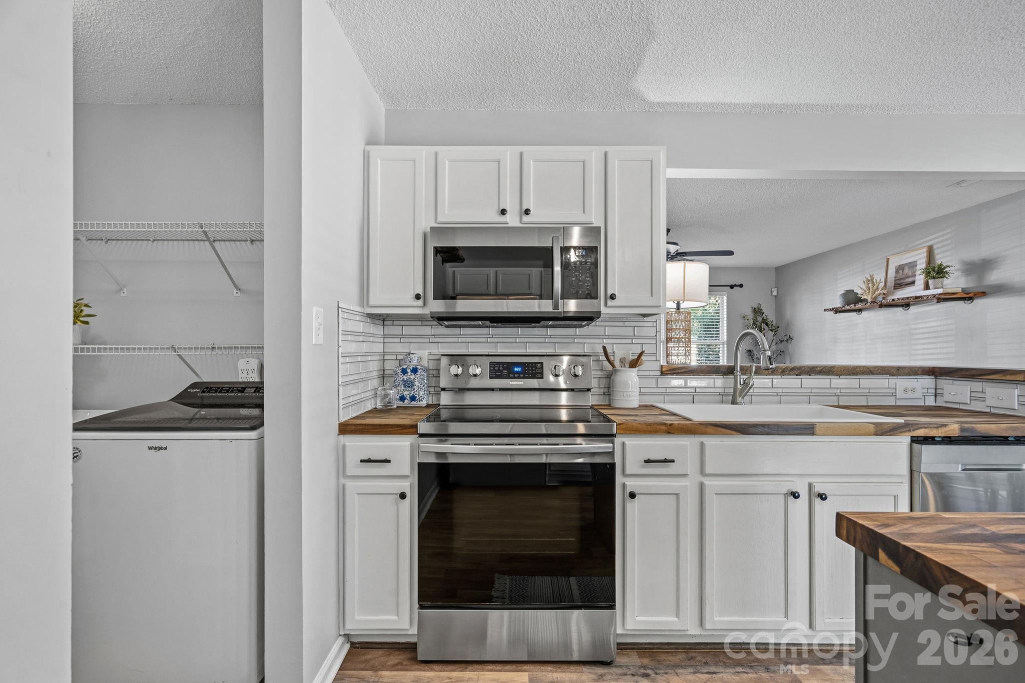 Kitchen/stove area - 130 Camforth Drive, Mooresville
