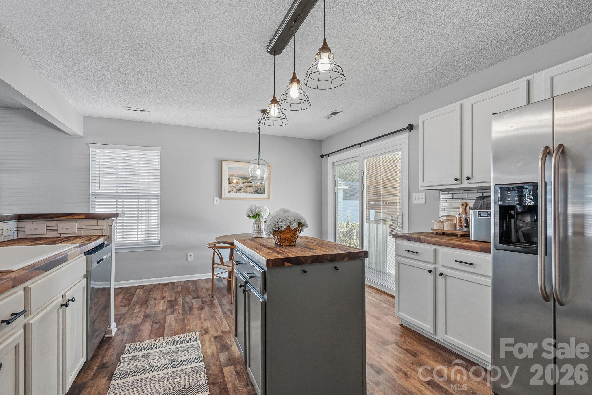 Kitchen area - 130 Camforth Drive, Mooresville