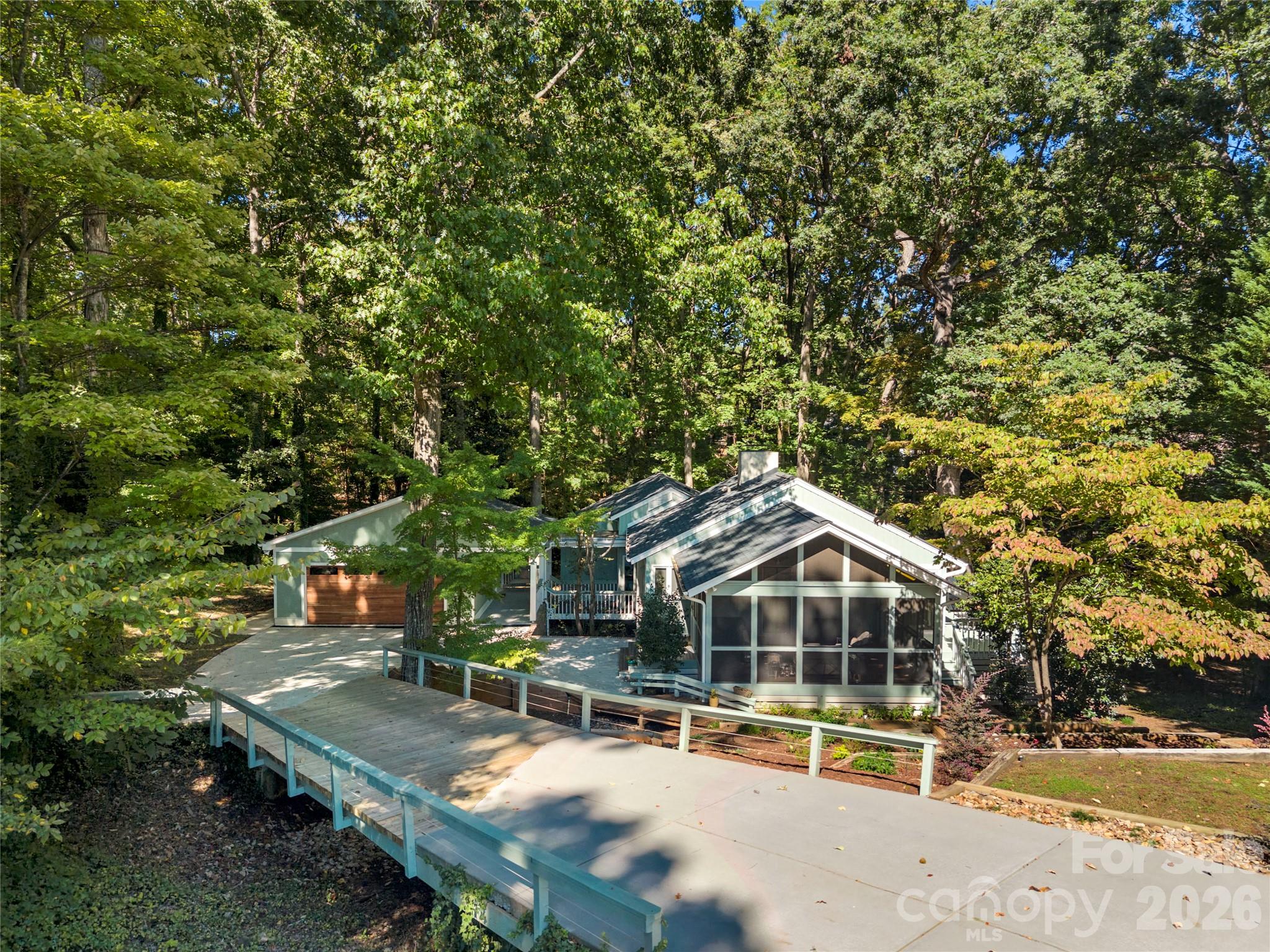 6 Oakwood Court