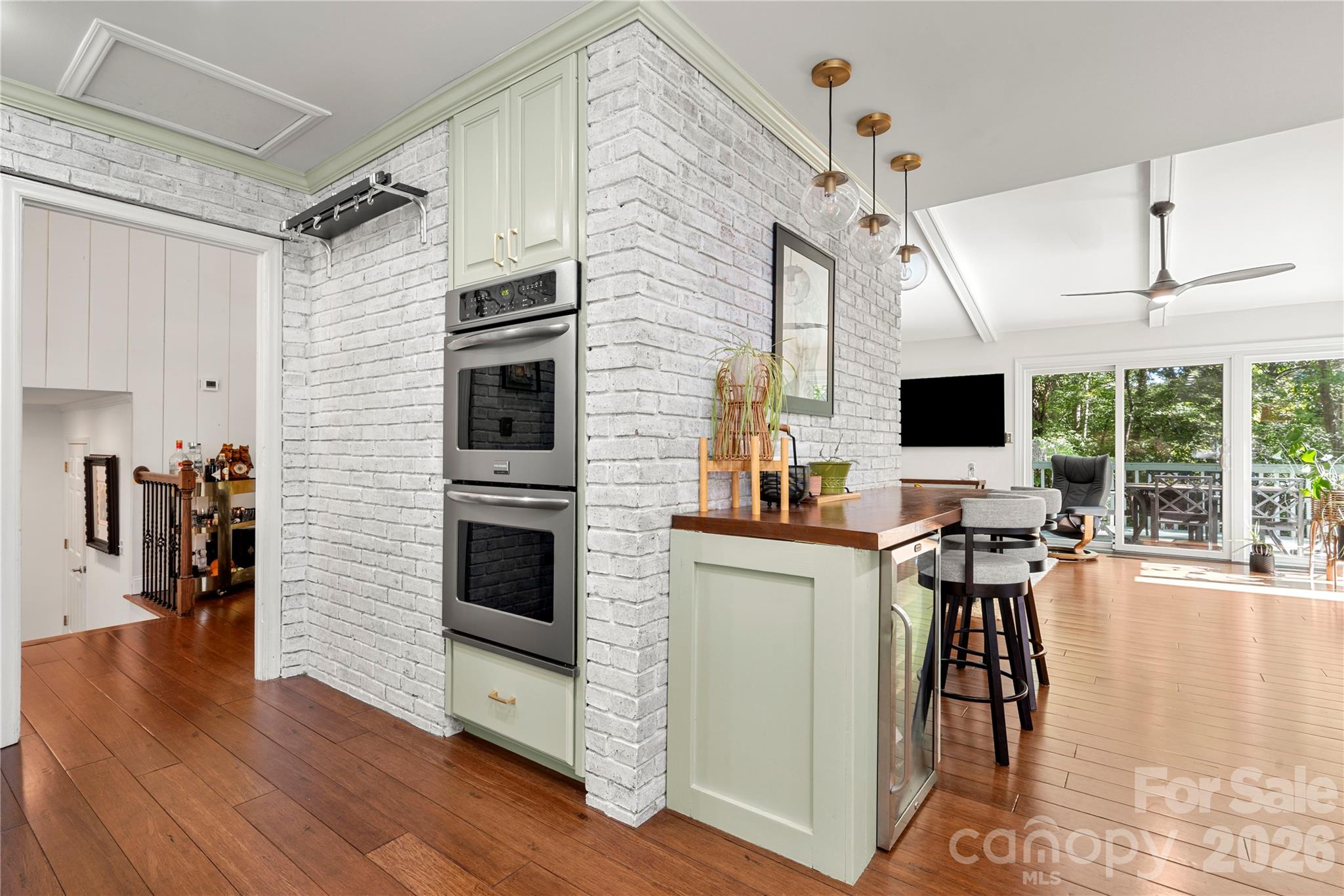 Single Family Residence at 6 Oakwood Court, Clover, photo 9 of 35