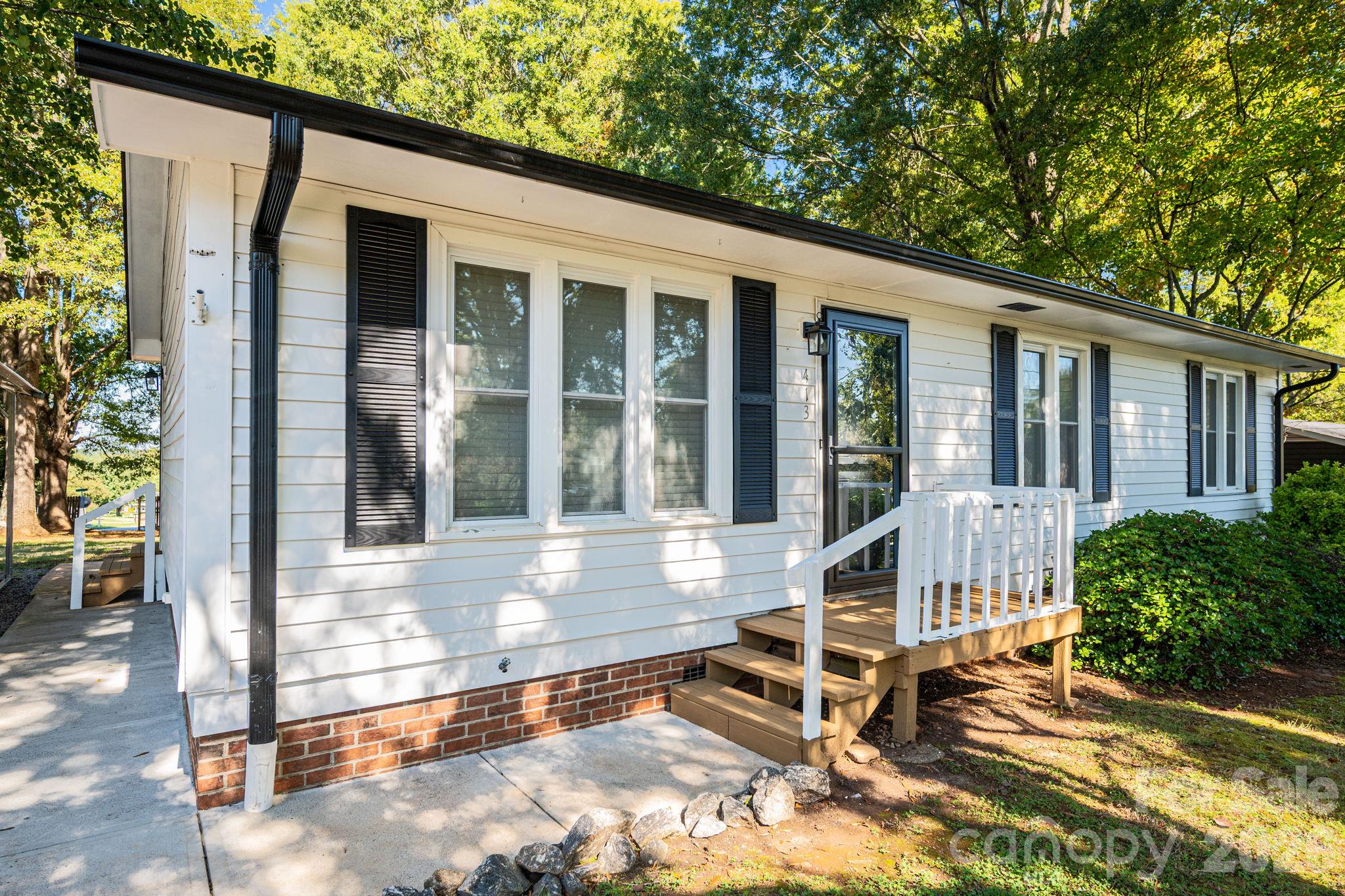 Single Family Residence at 413 E Klutz Street, Maiden, photo 3 of 38