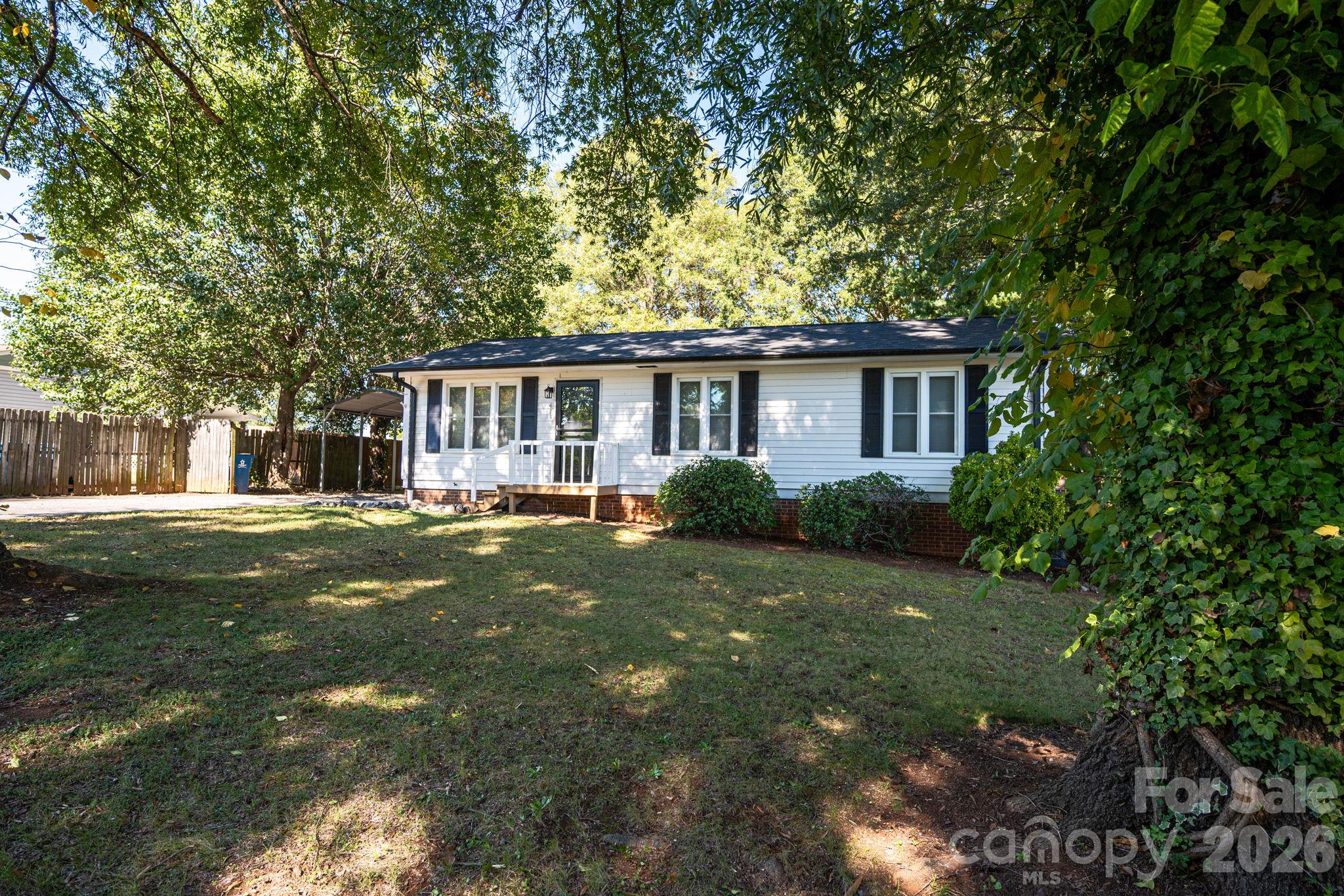 Single Family Residence at 413 E Klutz Street, Maiden, photo 4 of 38