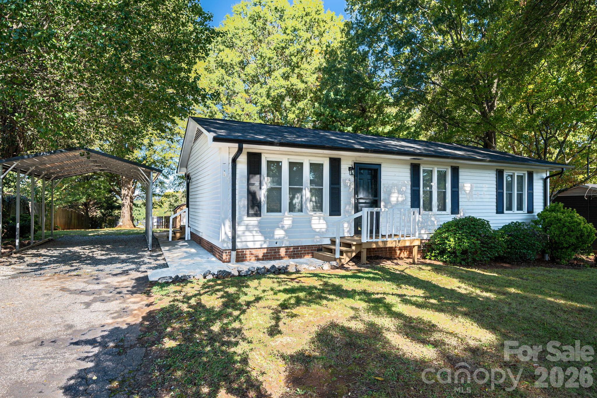Single Family Residence at 413 E Klutz Street, Maiden, photo 6 of 38
