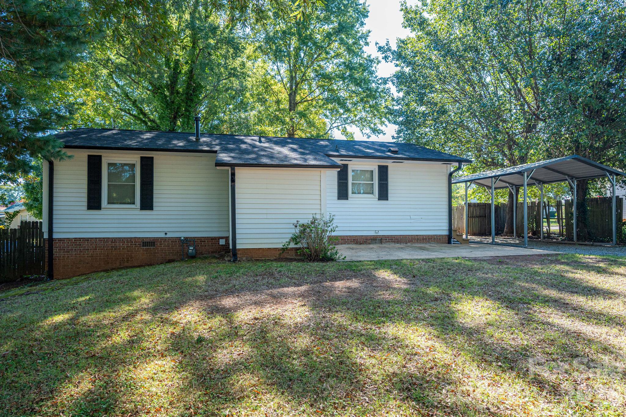 Single Family Residence at 413 E Klutz Street, Maiden, photo 29 of 38