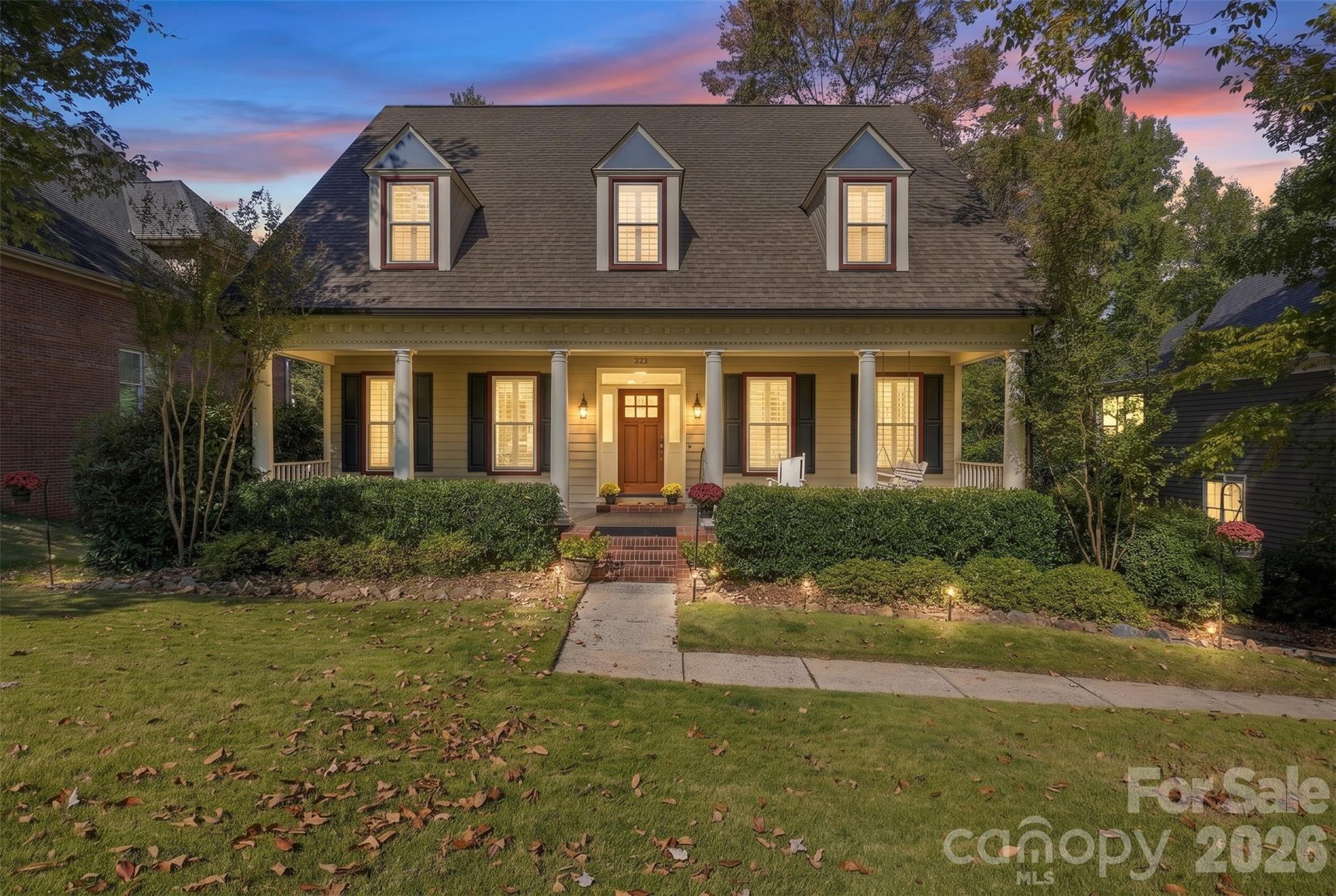 Single Family Residence at 223 N Brackenbury Lane, Charlotte, photo 2 of 49