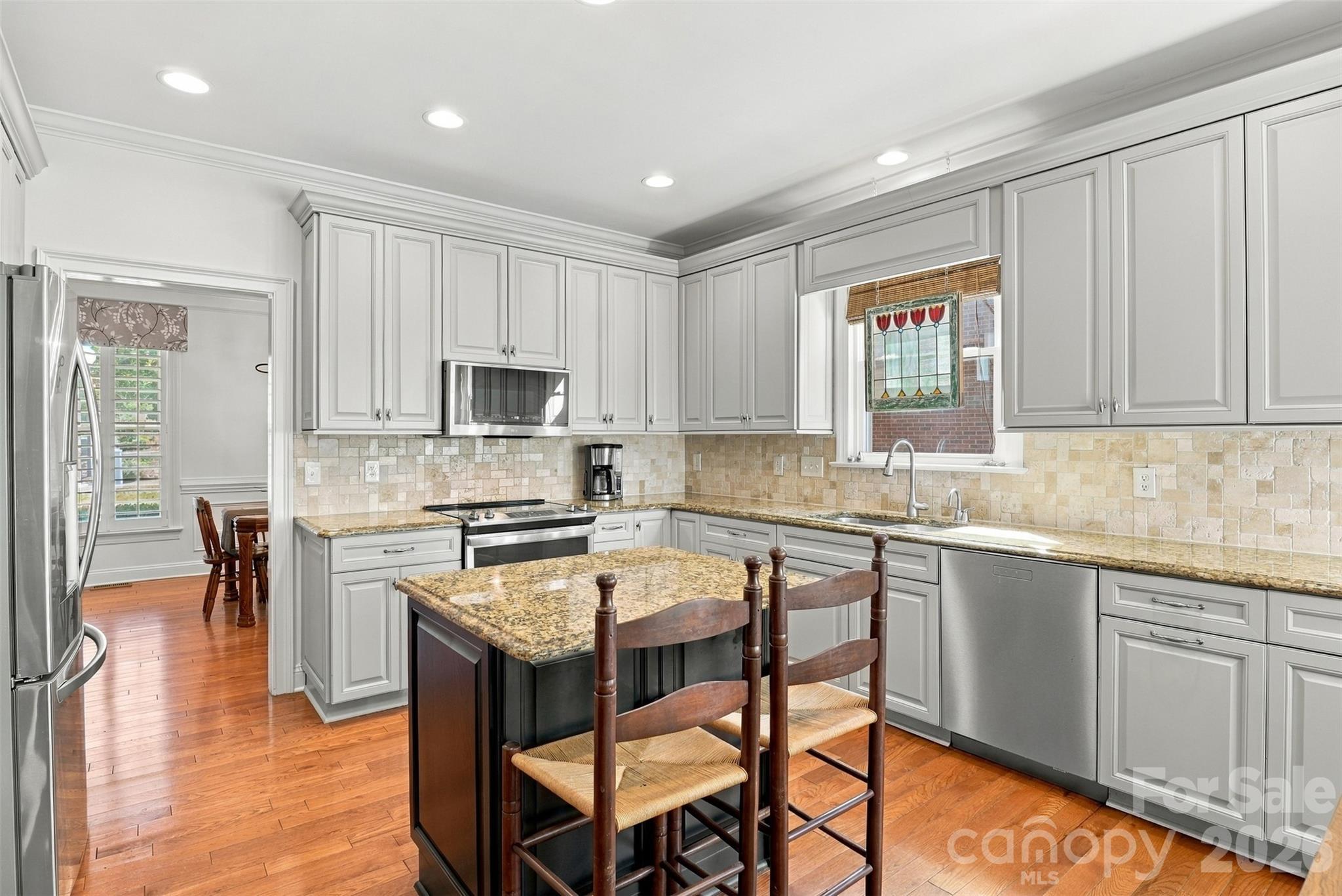 Single Family Residence at 223 N Brackenbury Lane, Charlotte, photo 5 of 49
