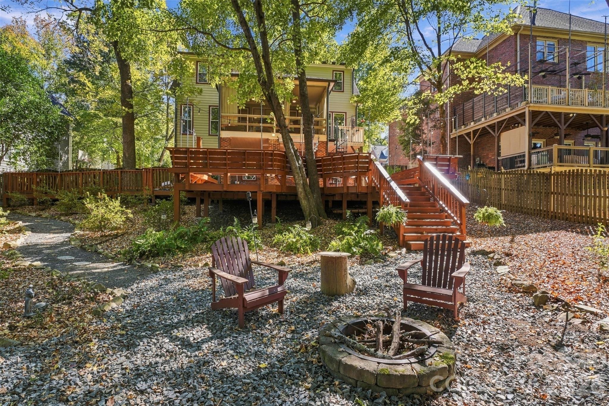 Single Family Residence at 223 N Brackenbury Lane, Charlotte, photo 10 of 49