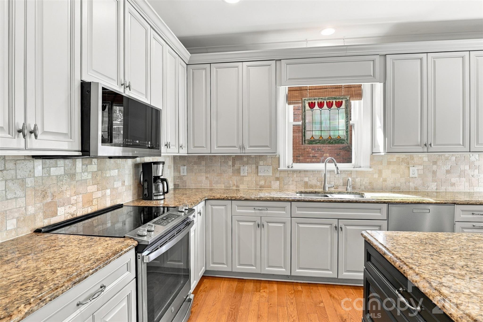 Single Family Residence at 223 N Brackenbury Lane, Charlotte, photo 26 of 49