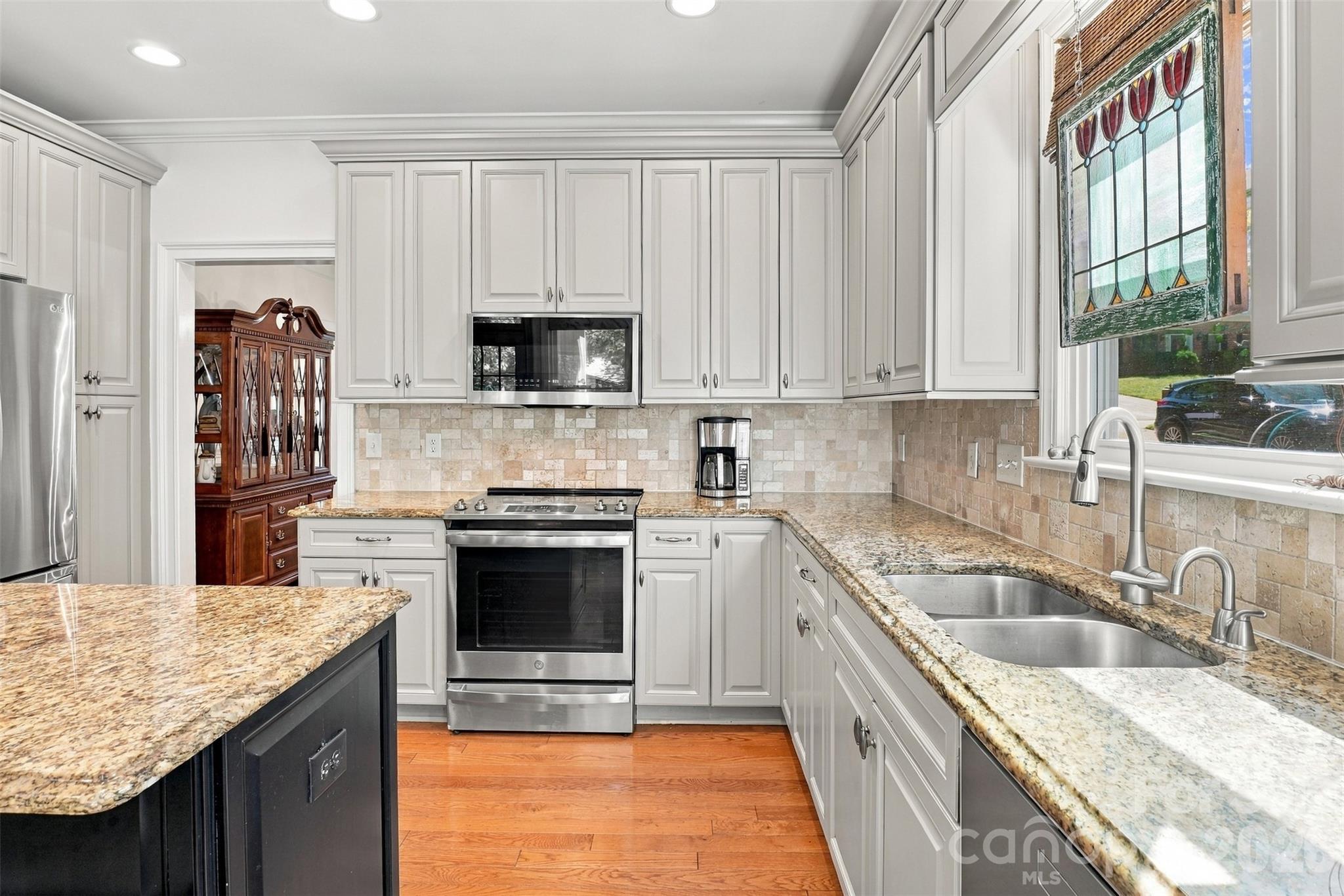 Single Family Residence at 223 N Brackenbury Lane, Charlotte, photo 27 of 49