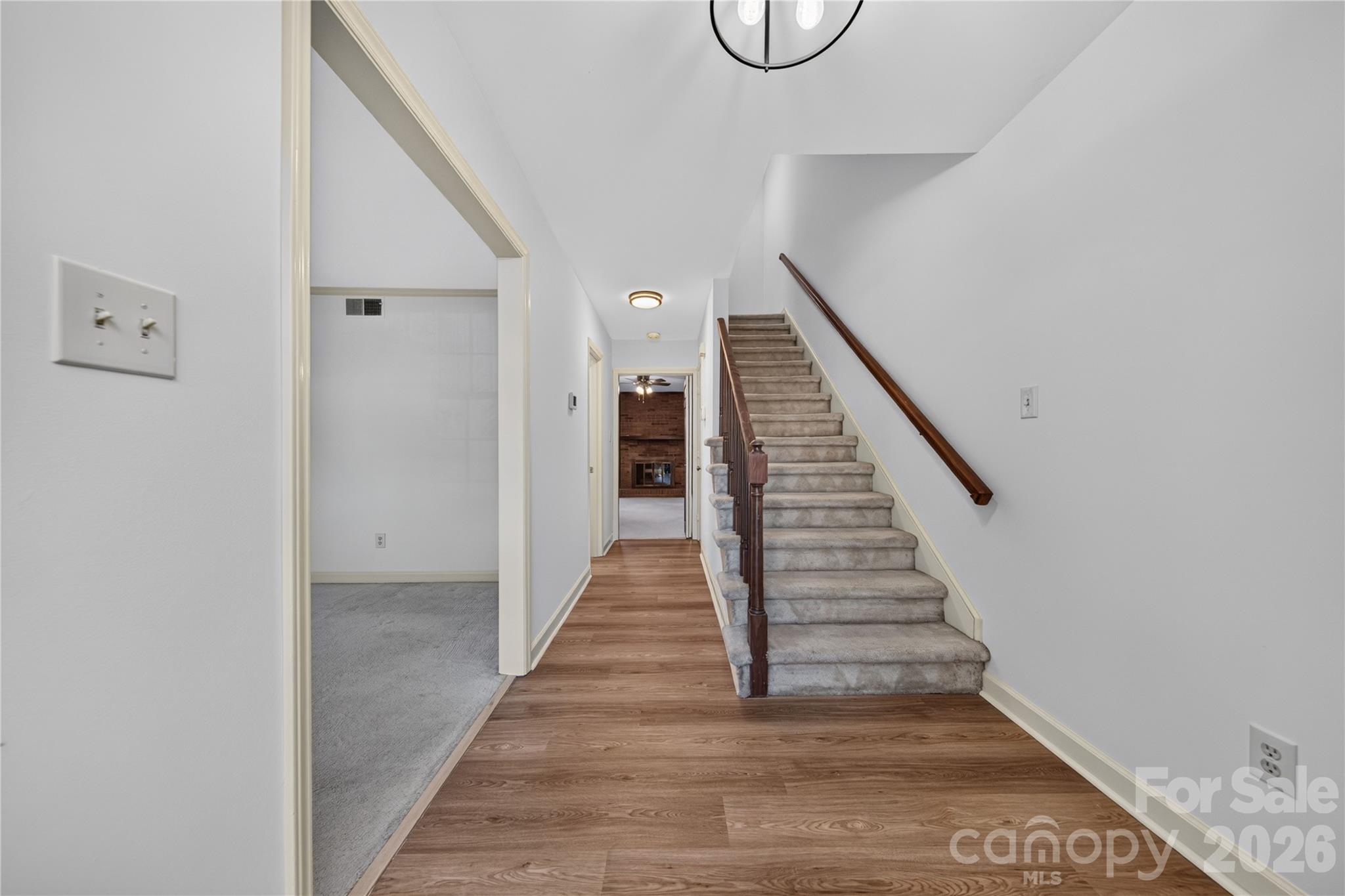 Townhouse at 6869 Dumbarton Drive, Charlotte, photo 3 of 25