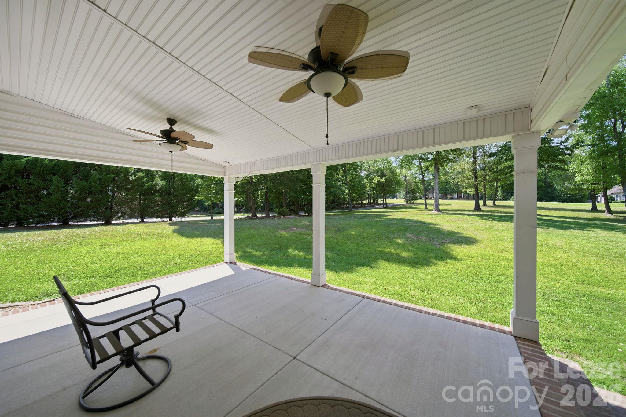 Single Family Residence at 7107 Nesbit Road, Waxhaw, photo 2 of 33