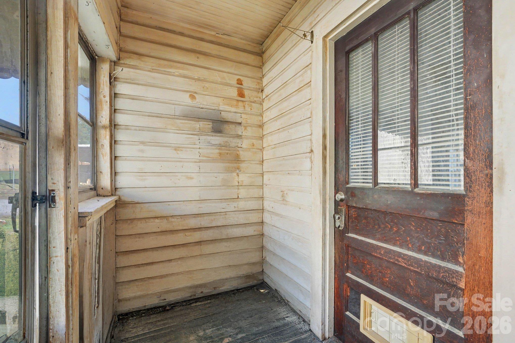 Single Family Residence at 216 N Brady Avenue, Newton, photo 5 of 23