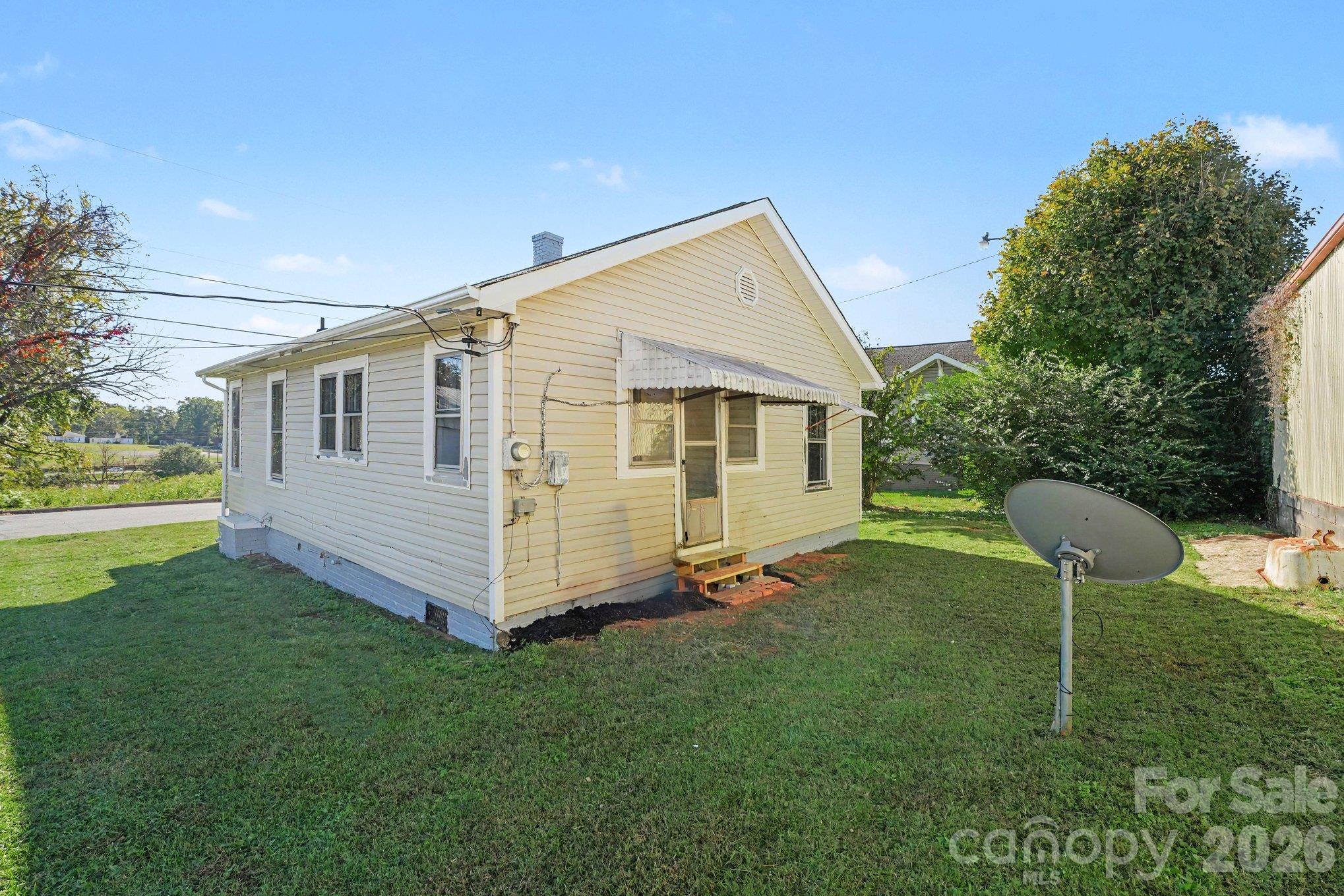 Single Family Residence at 216 N Brady Avenue, Newton, photo 22 of 23