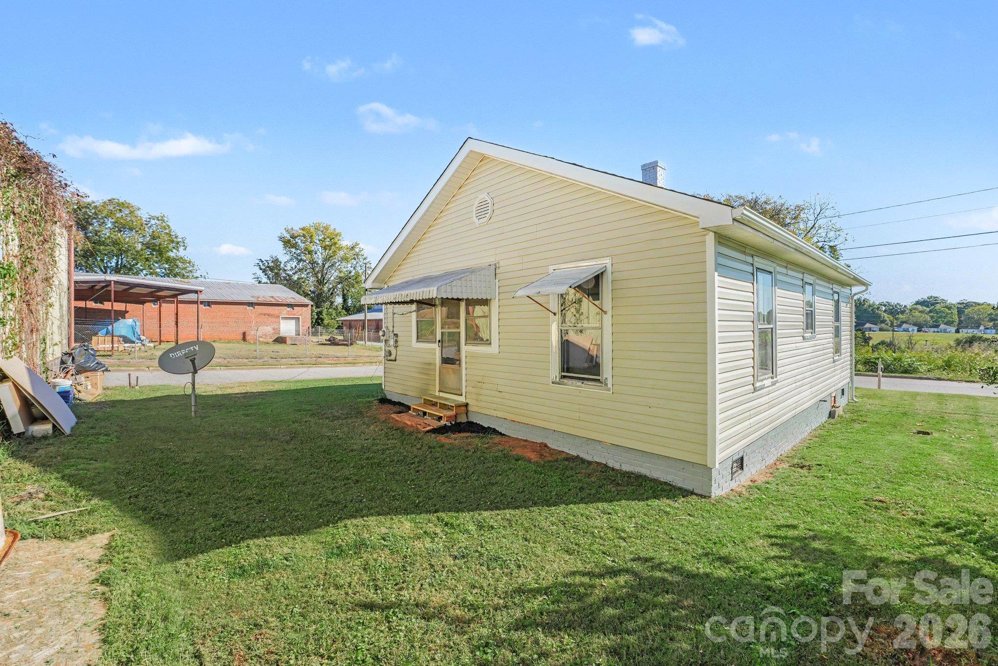 Single Family Residence at 216 N Brady Avenue, Newton, photo 23 of 23
