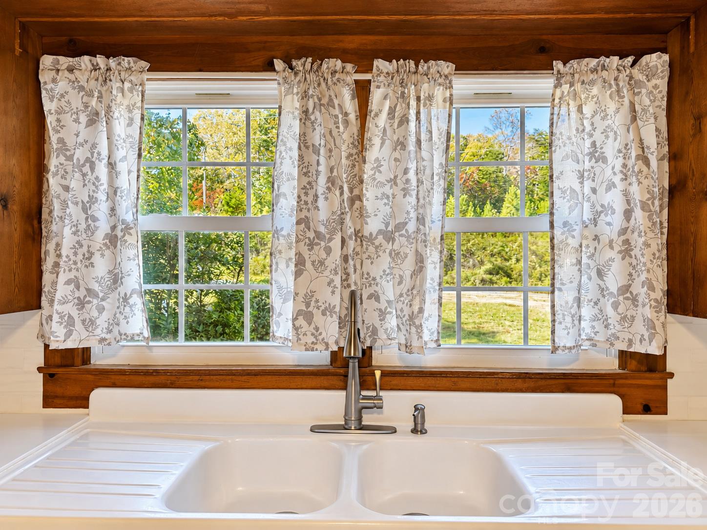 Gorgeous & Spacious Farm House Sink - 683 McDaniel Road, Lake Lure