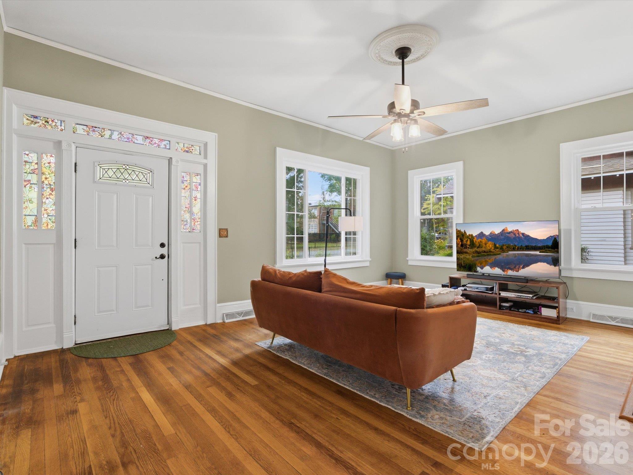 Single Family Residence at 707 S York Street, Gastonia, photo 9 of 89