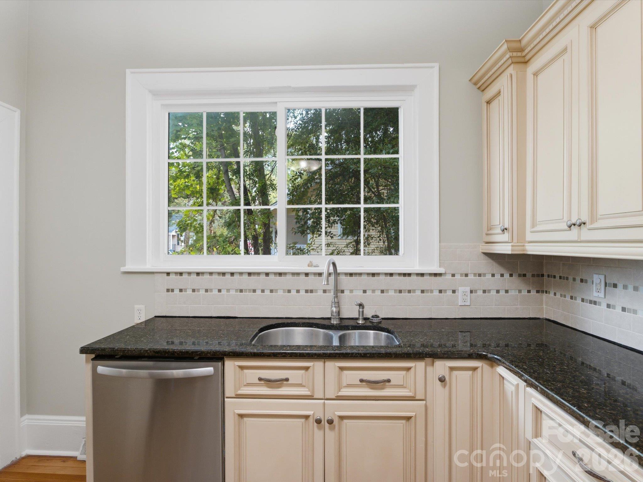 Single Family Residence at 707 S York Street, Gastonia, photo 25 of 89
