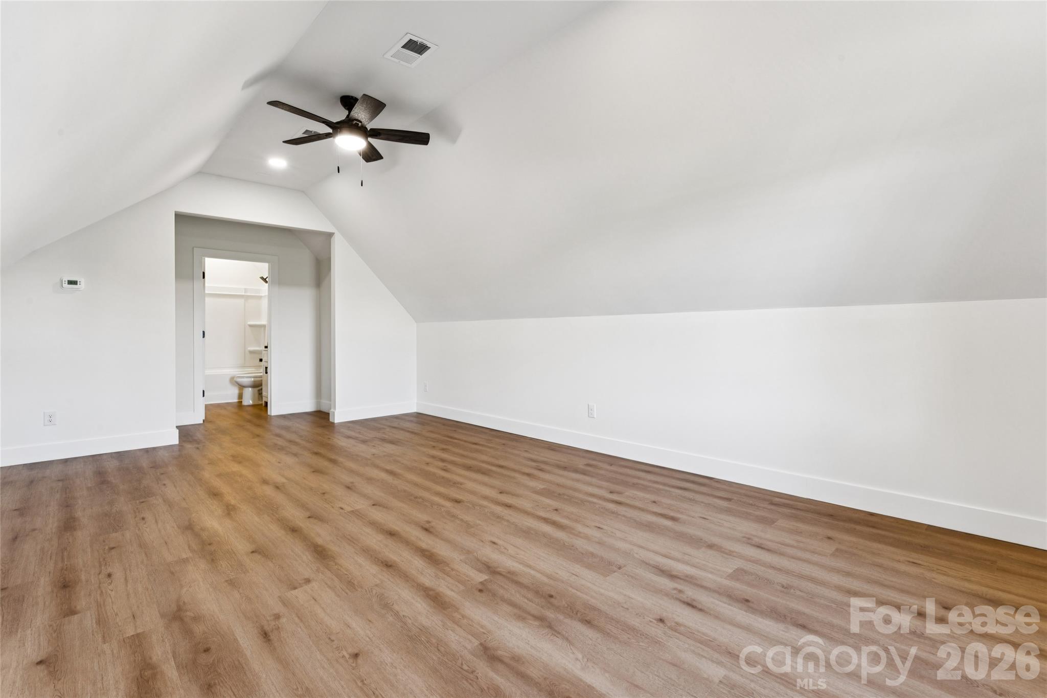 Large bonus room on upper floor with full bathroom - 11924 Crabapple Lane, Huntersville