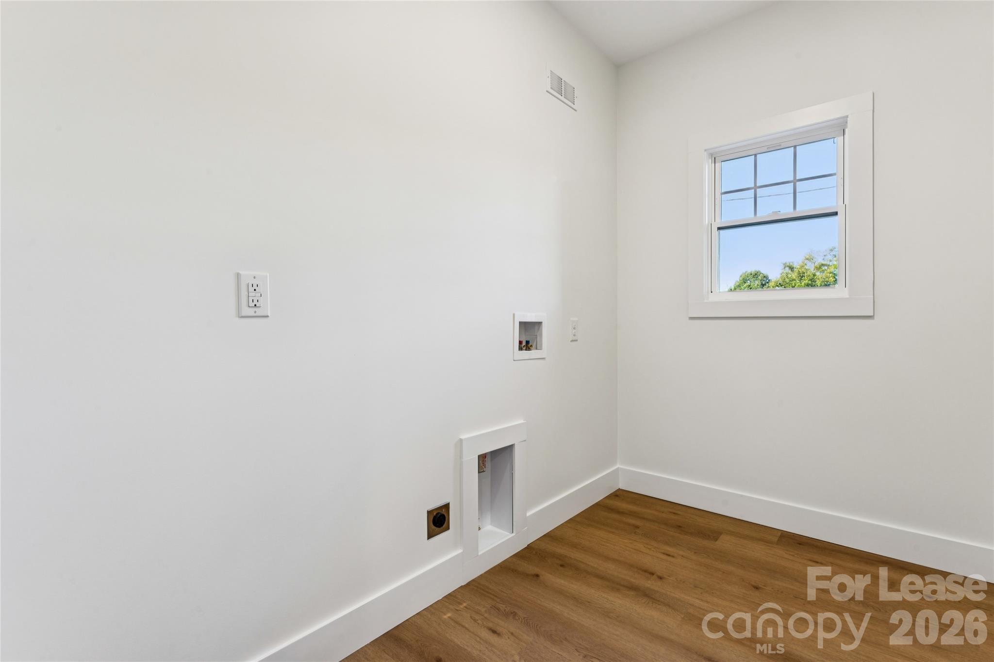 Spacious laundry room - 11924 Crabapple Lane, Huntersville