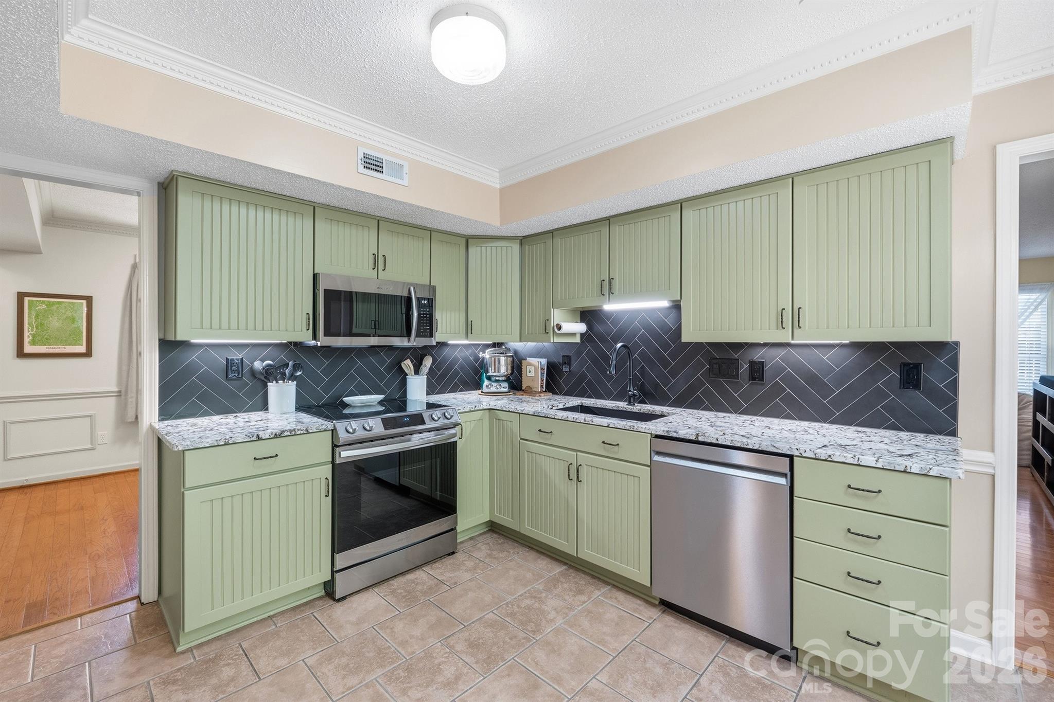 Single Family Residence at 6421 Whitewater Drive, Charlotte, photo 9 of 28