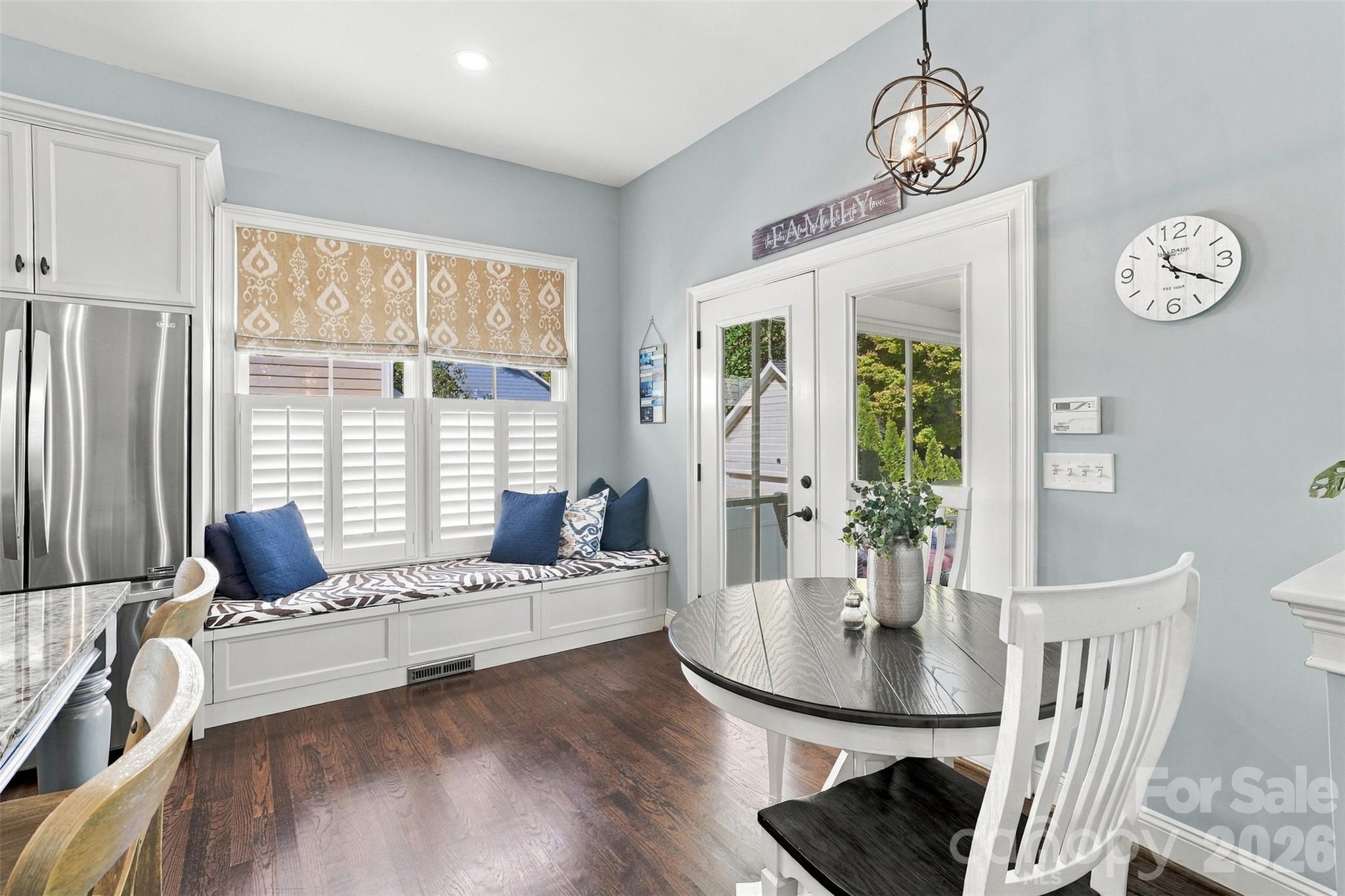 Kitchen w/window seat - 544 Glen Walk Drive, Fort Mill