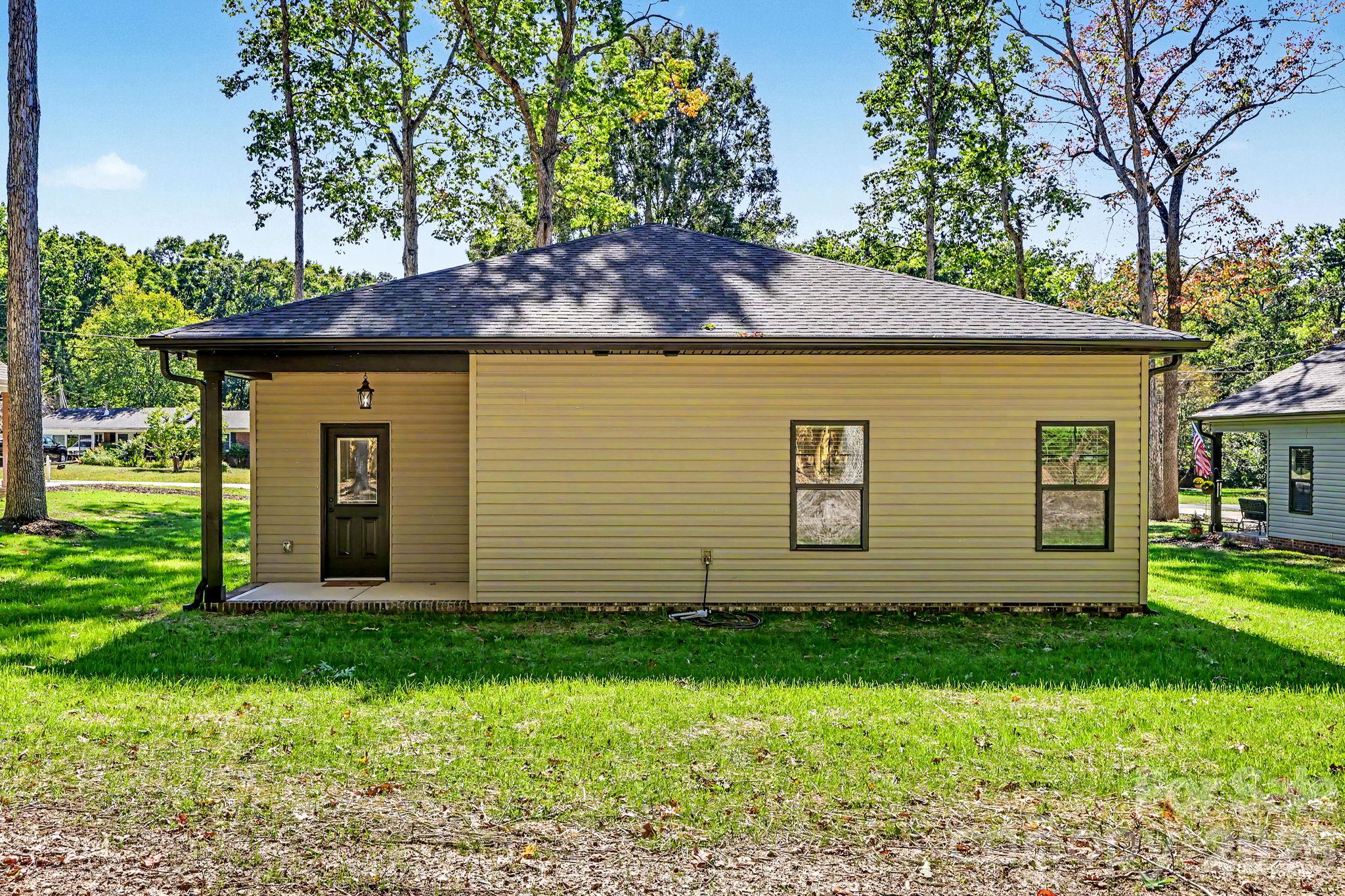 Single Family Residence at 2121 Woodhurst Lane, Albemarle, photo 40 of 47