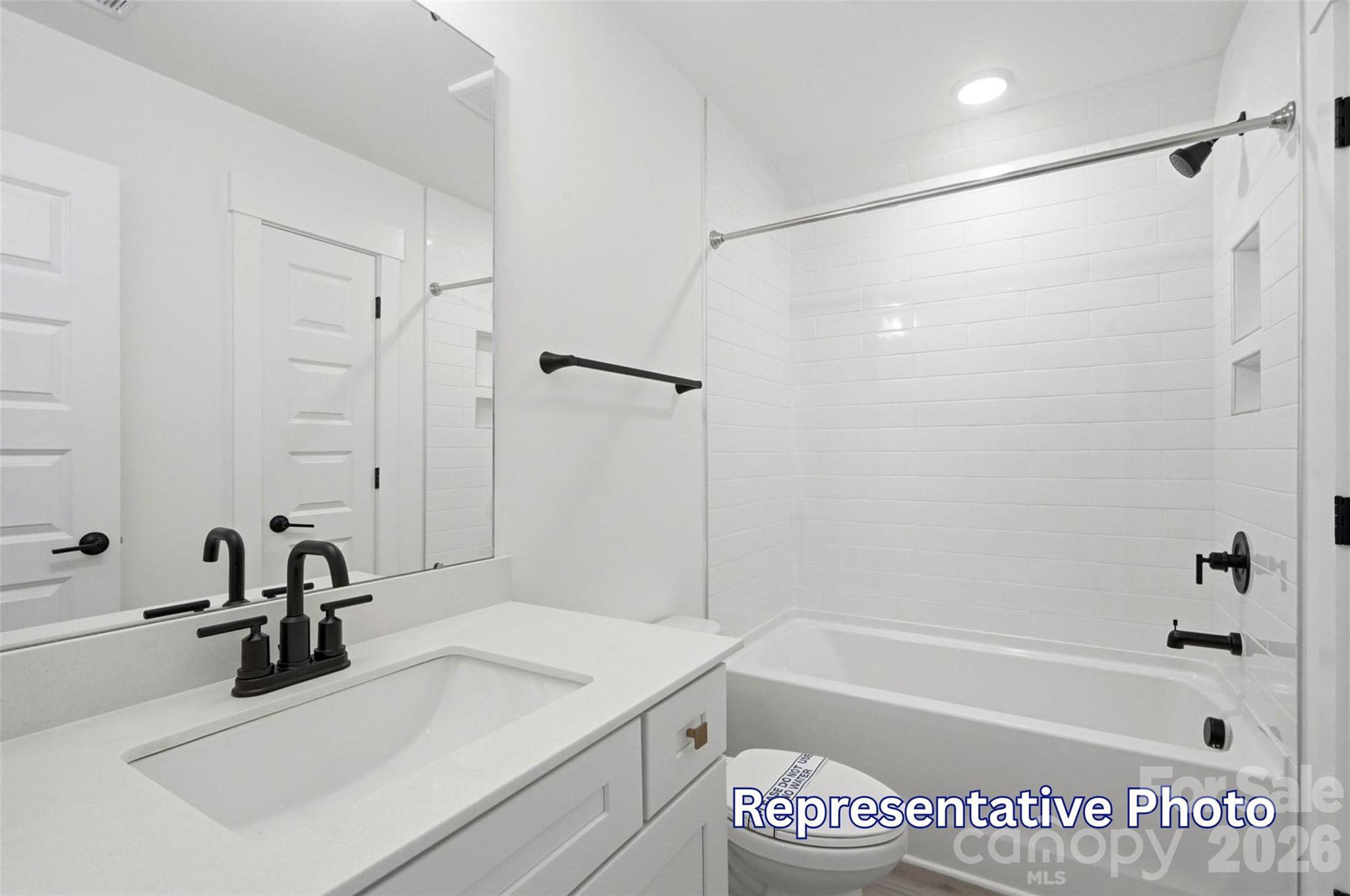 Upper-level bath - 4500 Blue Mound Court, Stanley