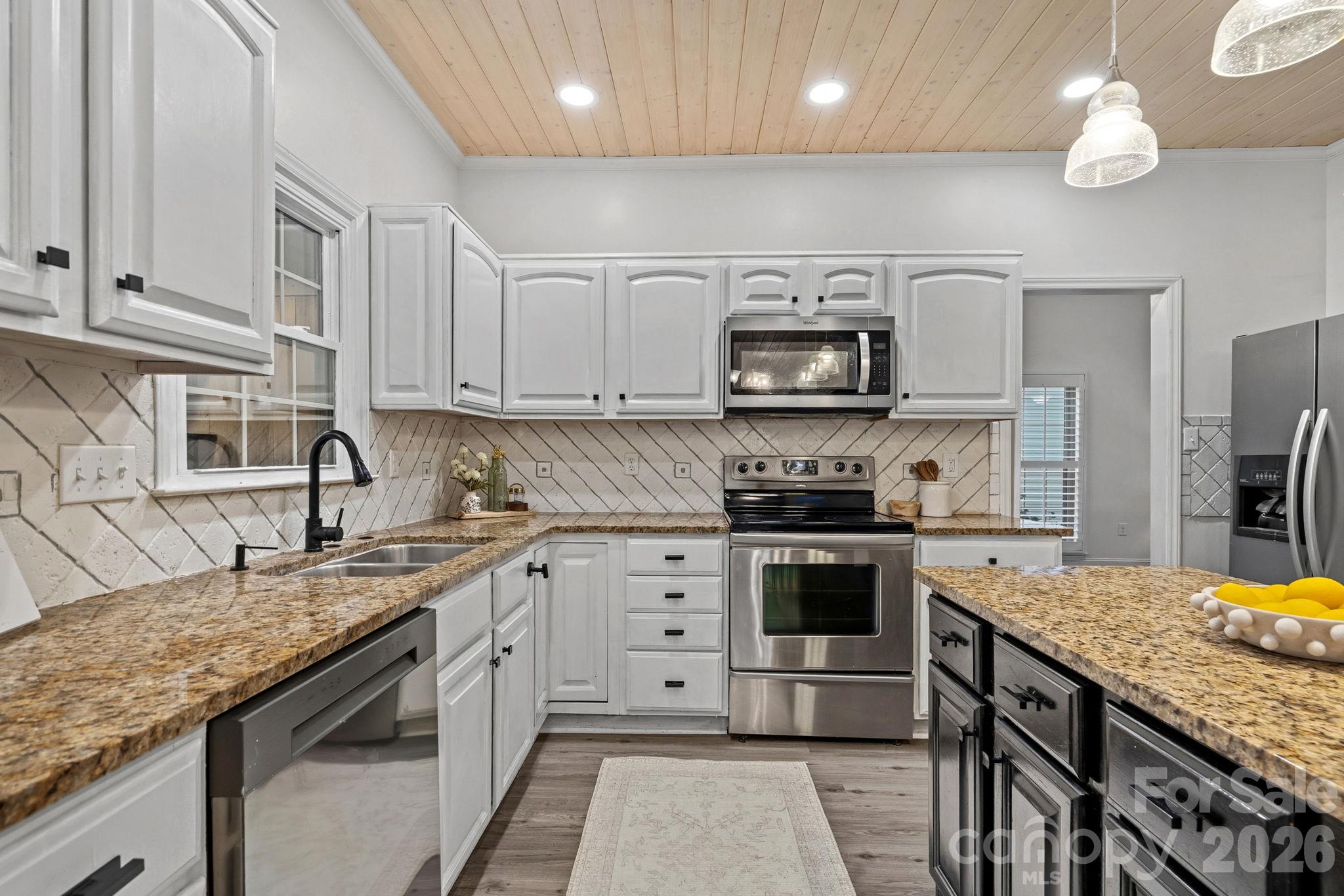 Single Family Residence at 135 Southhaven Drive, Mooresville, photo 9 of 35