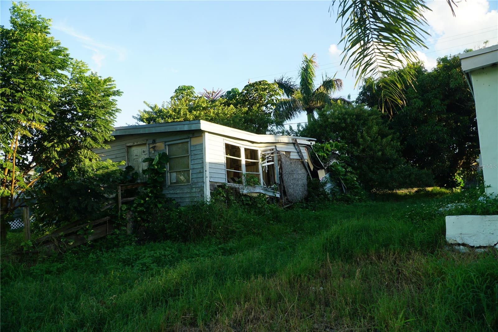 412 S COCOANUT RD