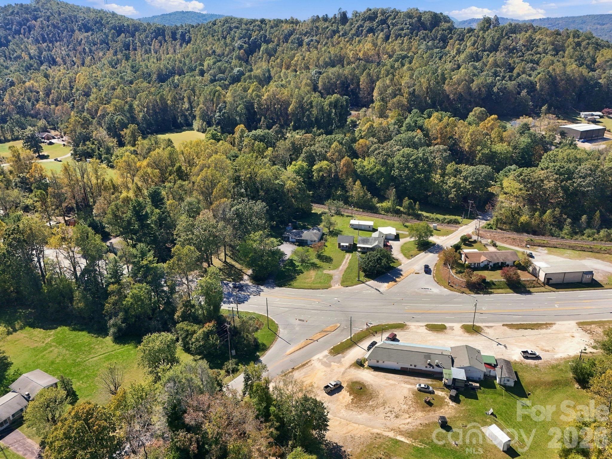 Single Family Residence at 3305 Spartanburg Highway, Flat Rock, photo 14 of 45