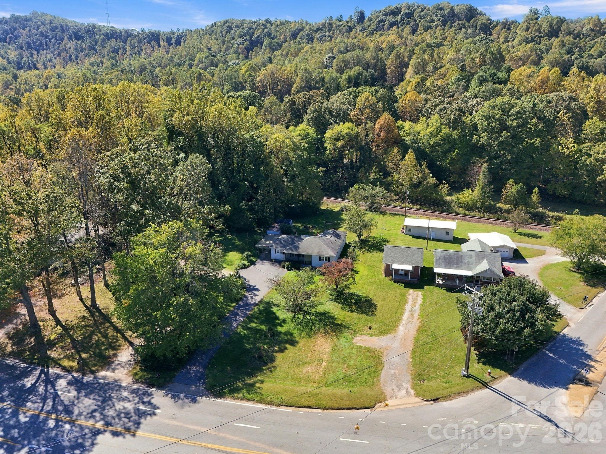 Single Family Residence at 3305 Spartanburg Highway, Flat Rock, photo 15 of 45