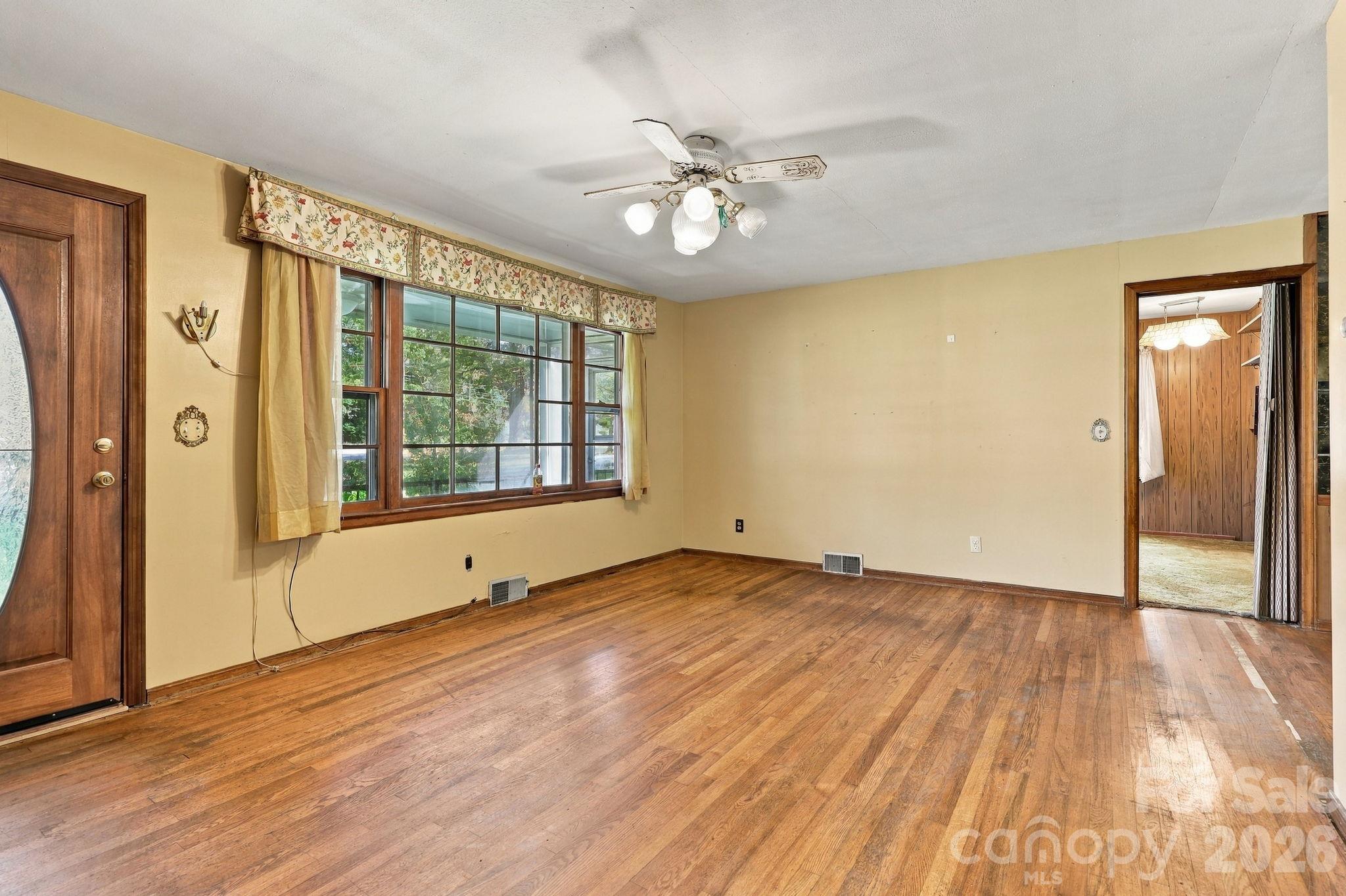 Single Family Residence at 3305 Spartanburg Highway, Flat Rock, photo 17 of 45