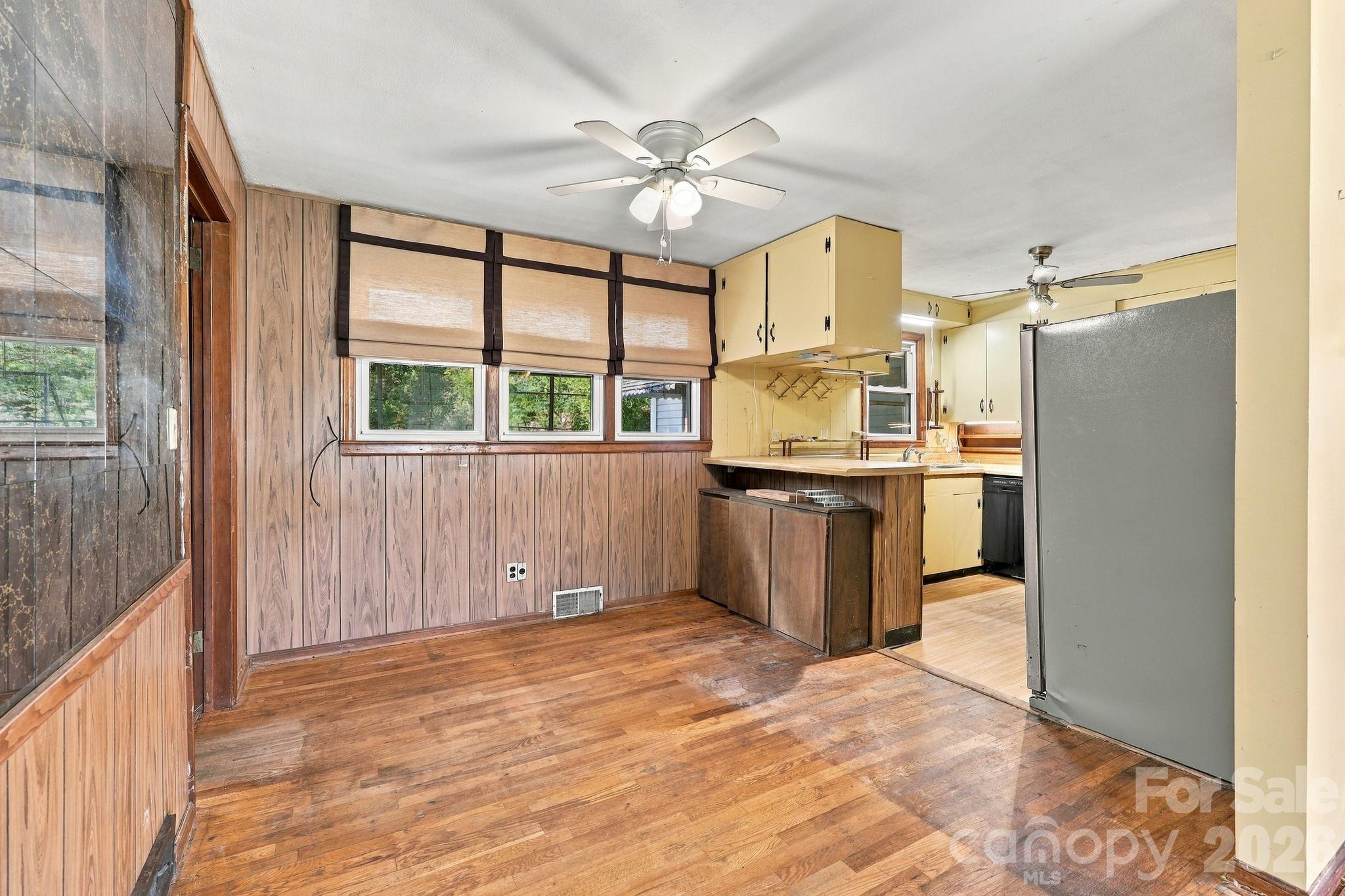 Single Family Residence at 3305 Spartanburg Highway, Flat Rock, photo 19 of 45