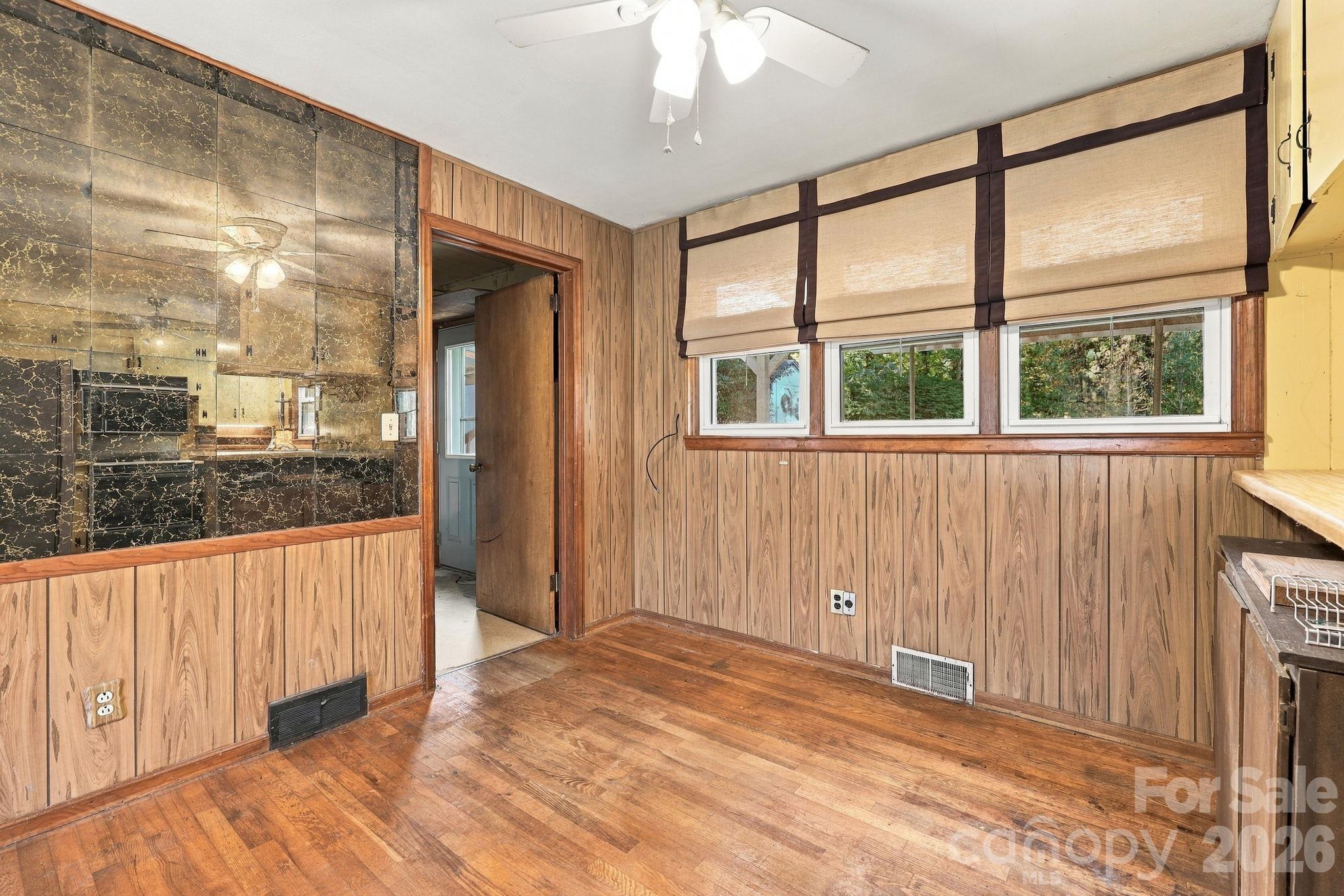 Single Family Residence at 3305 Spartanburg Highway, Flat Rock, photo 20 of 45