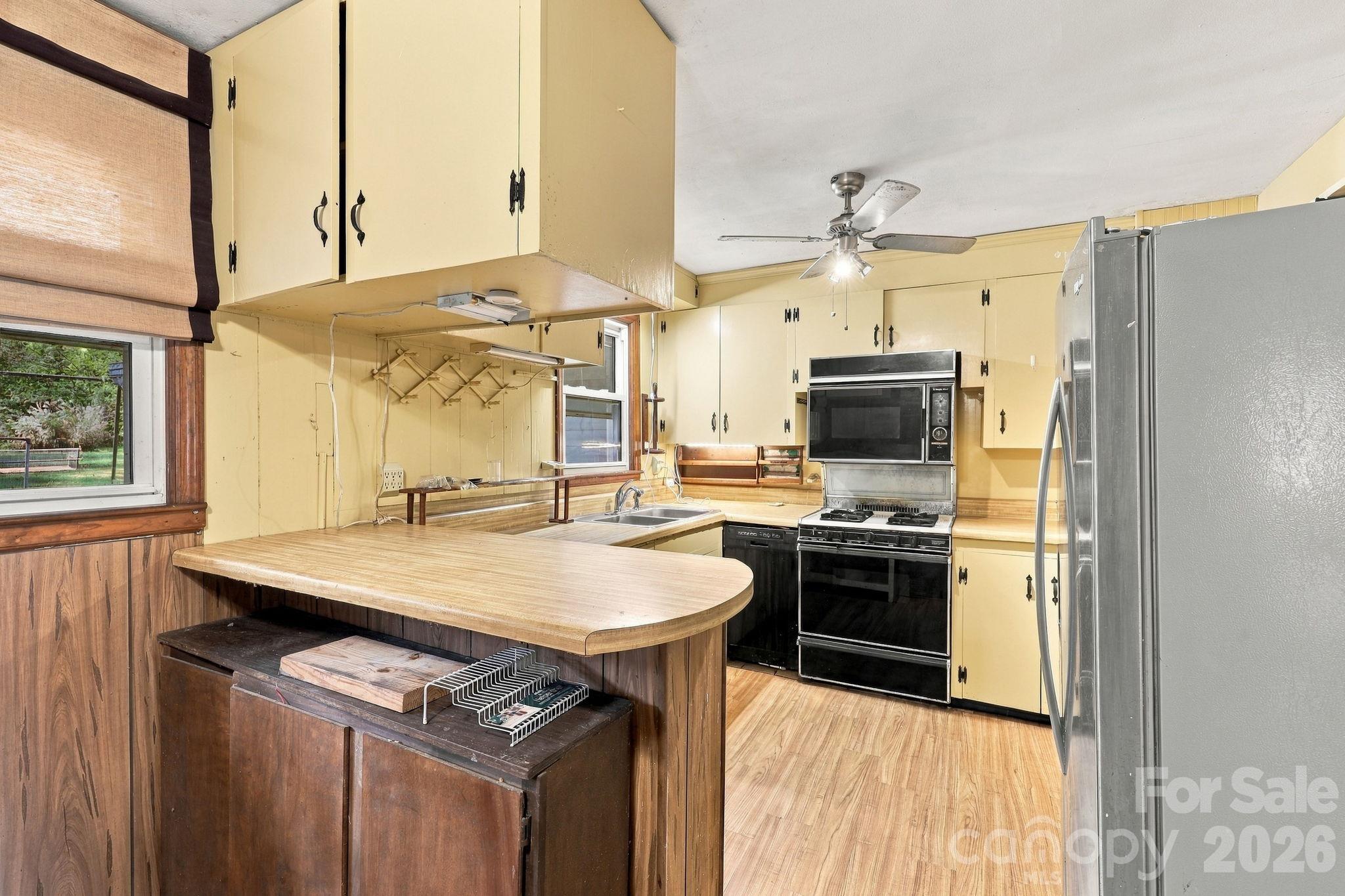 Single Family Residence at 3305 Spartanburg Highway, Flat Rock, photo 23 of 45