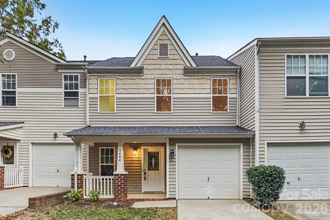 5454 Franklin Springs Circle