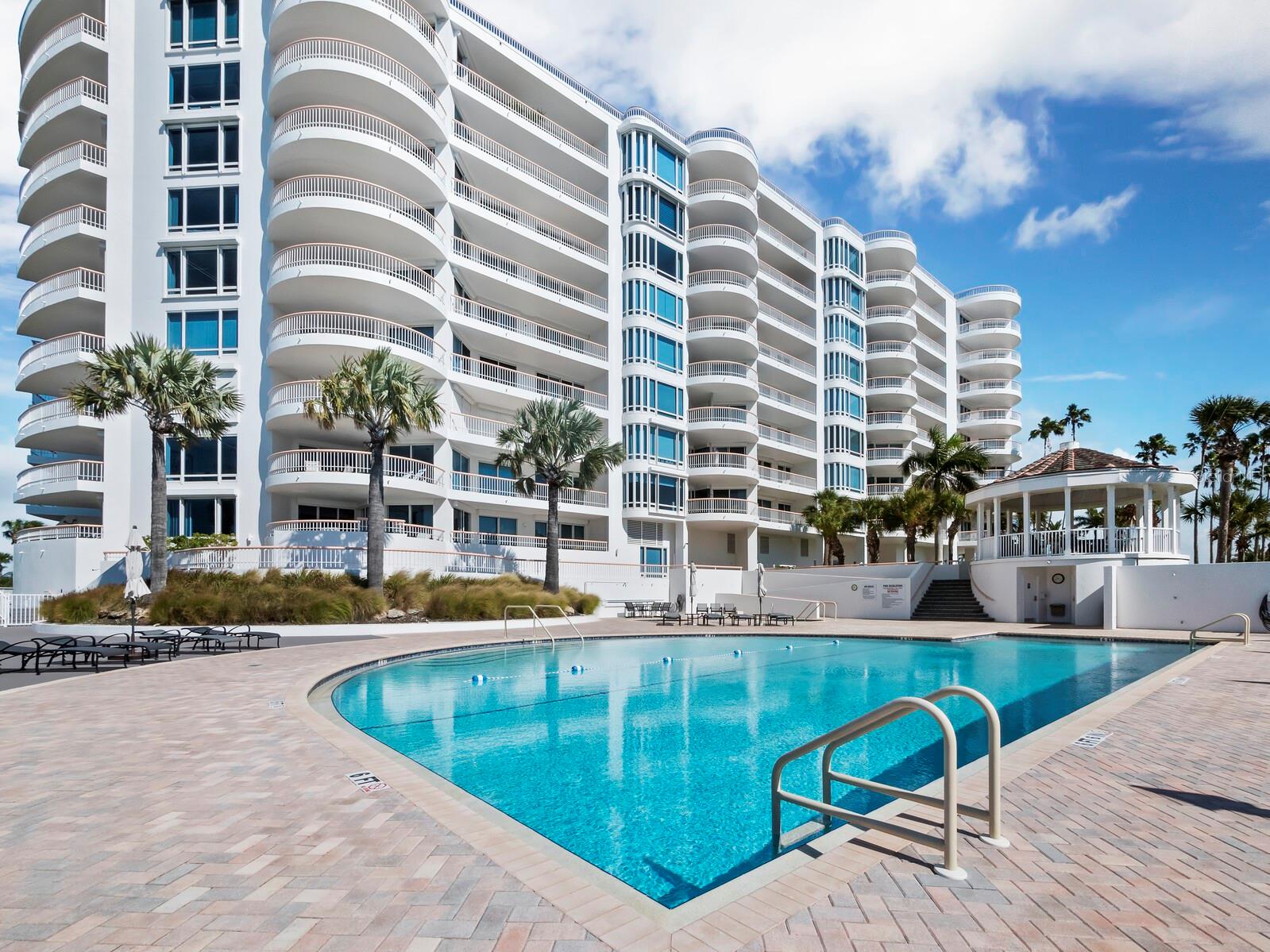 Pool & Spa area with gazebo/BBQ area - 455 LONGBOAT CLUB RD #402, LONGBOAT KEY