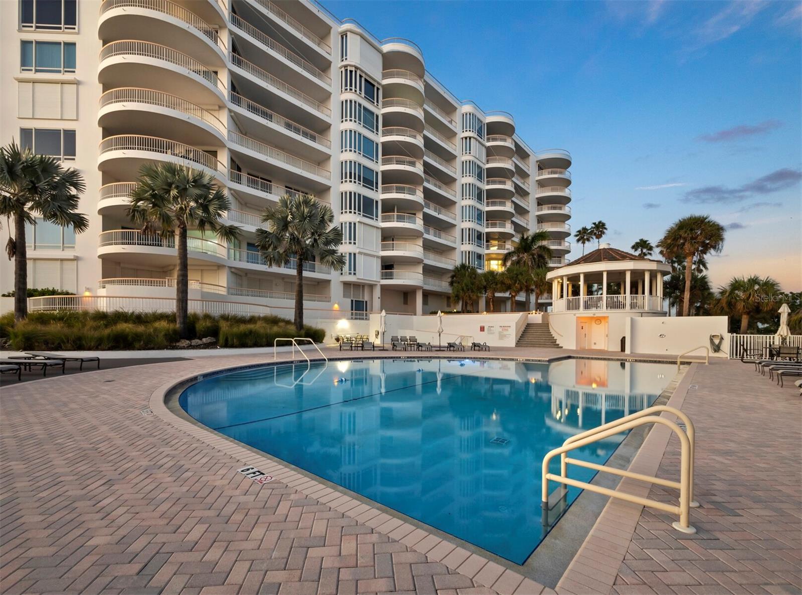Pool & Spa area with gazebo/BBQ area - 455 LONGBOAT CLUB RD #402, LONGBOAT KEY