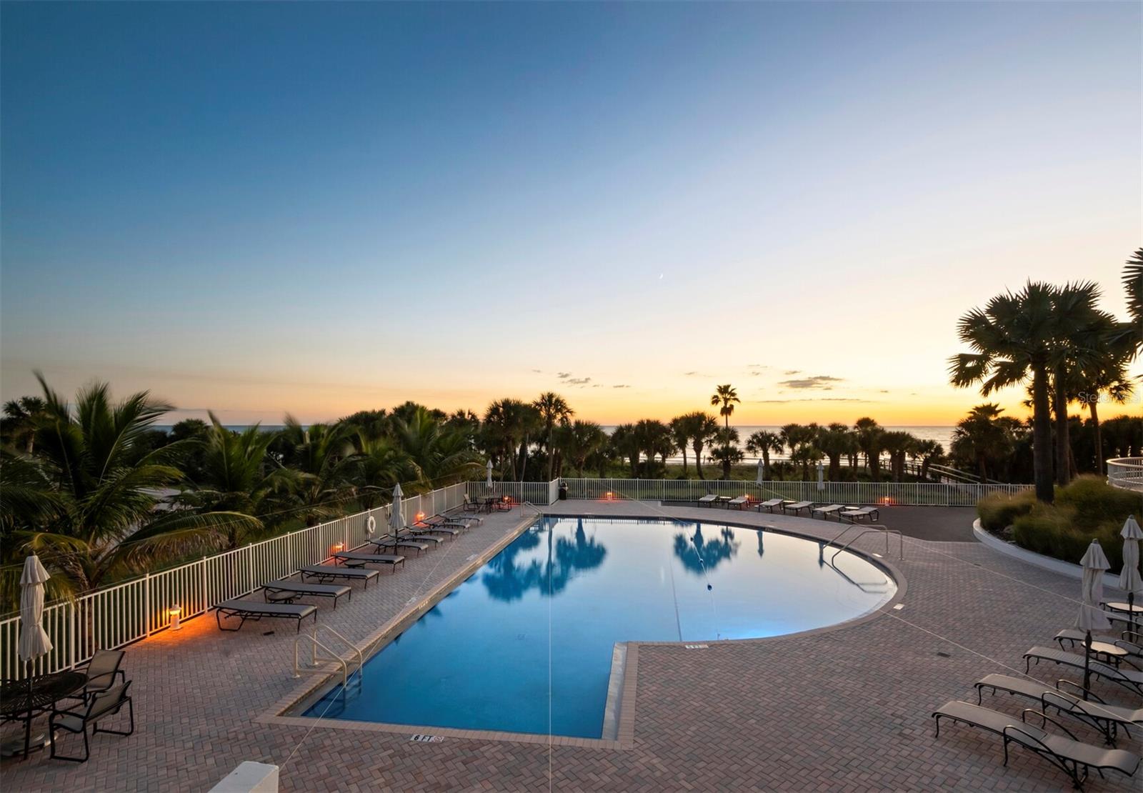 Gazebo overlooking pool to beach - 455 LONGBOAT CLUB RD #402, LONGBOAT KEY