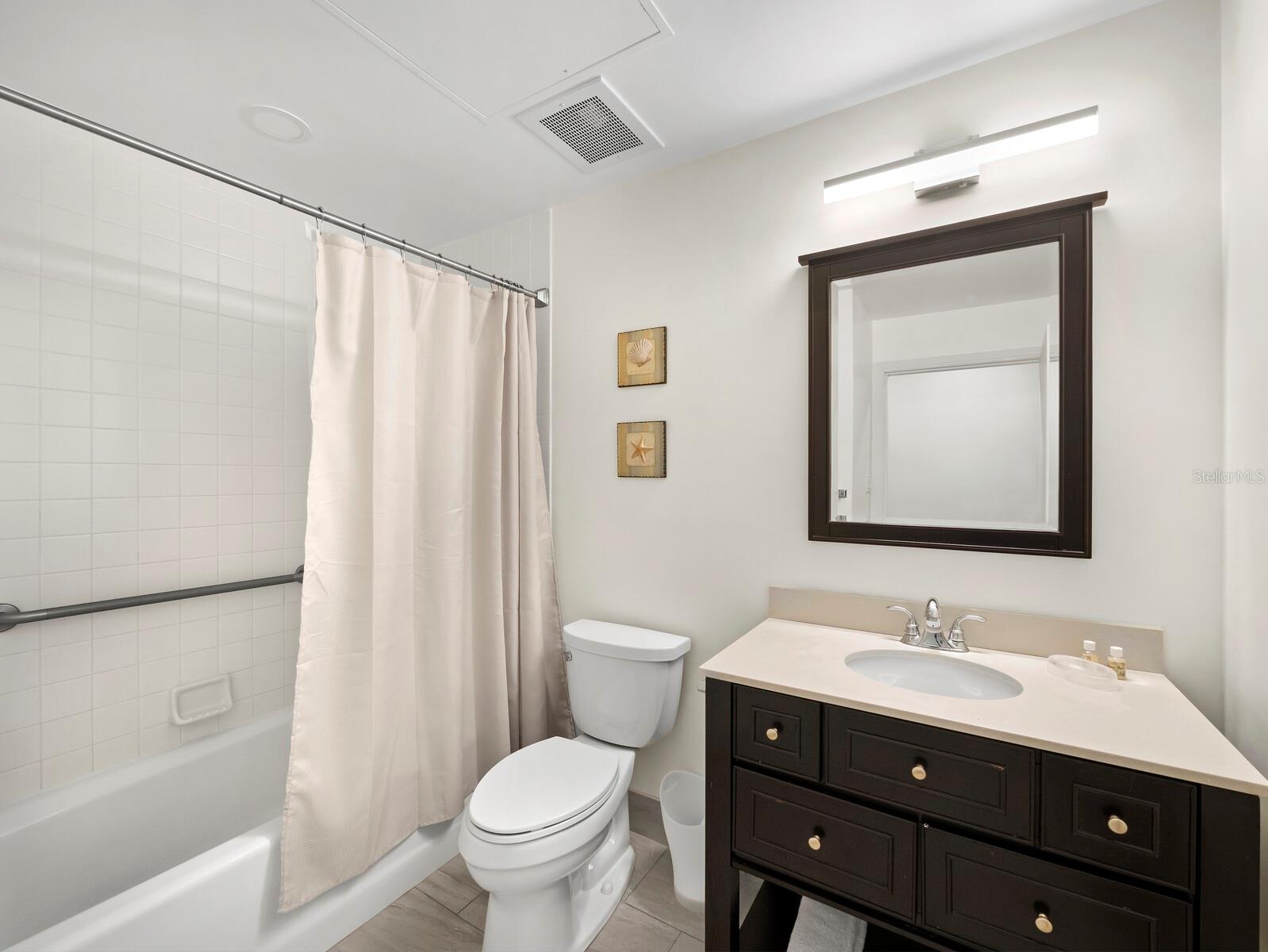 Guest Suite Two - BA - 455 LONGBOAT CLUB RD #402, LONGBOAT KEY