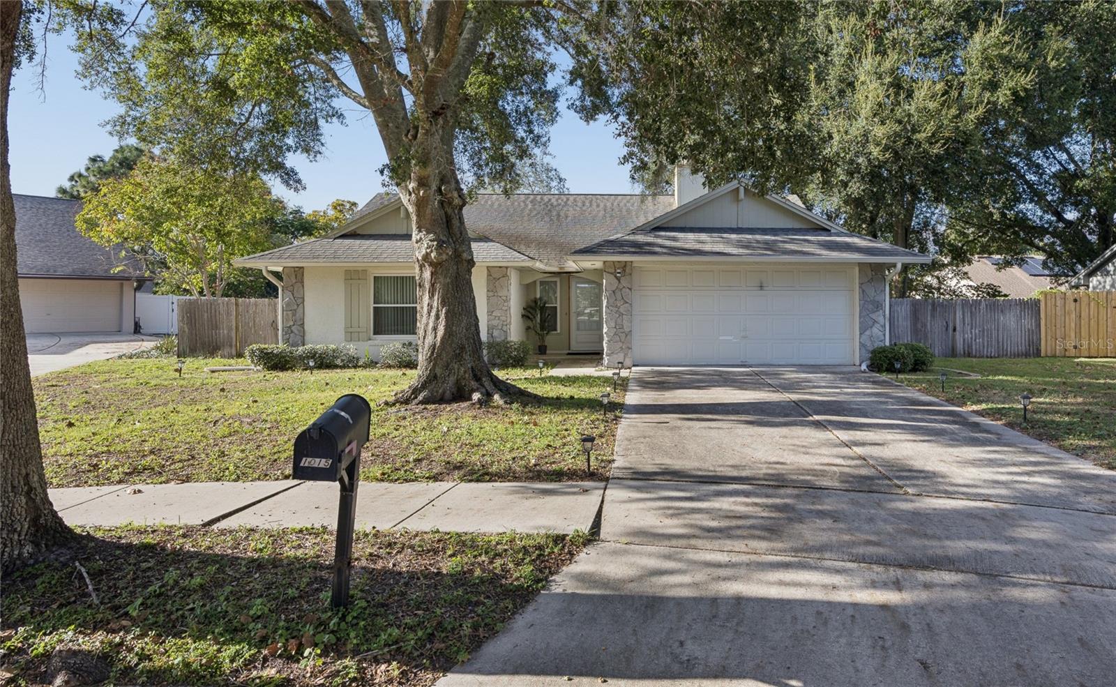 Single Family Residence at 1015 OHANLON CT, OVIEDO, photo 2 of 29