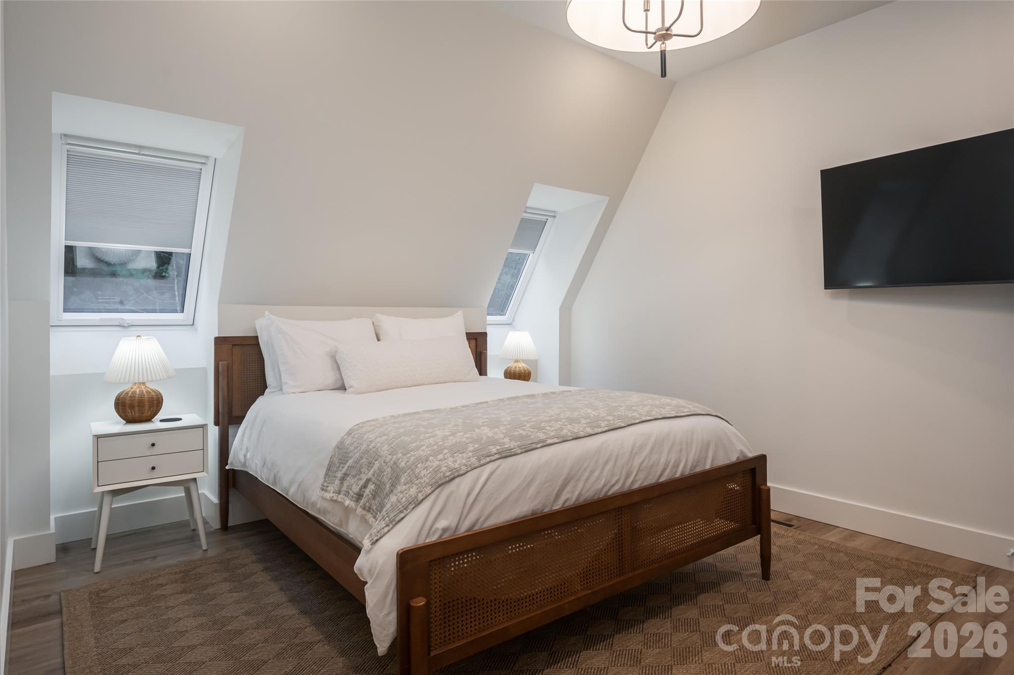 Main level guest suite - 125 Carolina Lily Lane, Asheville