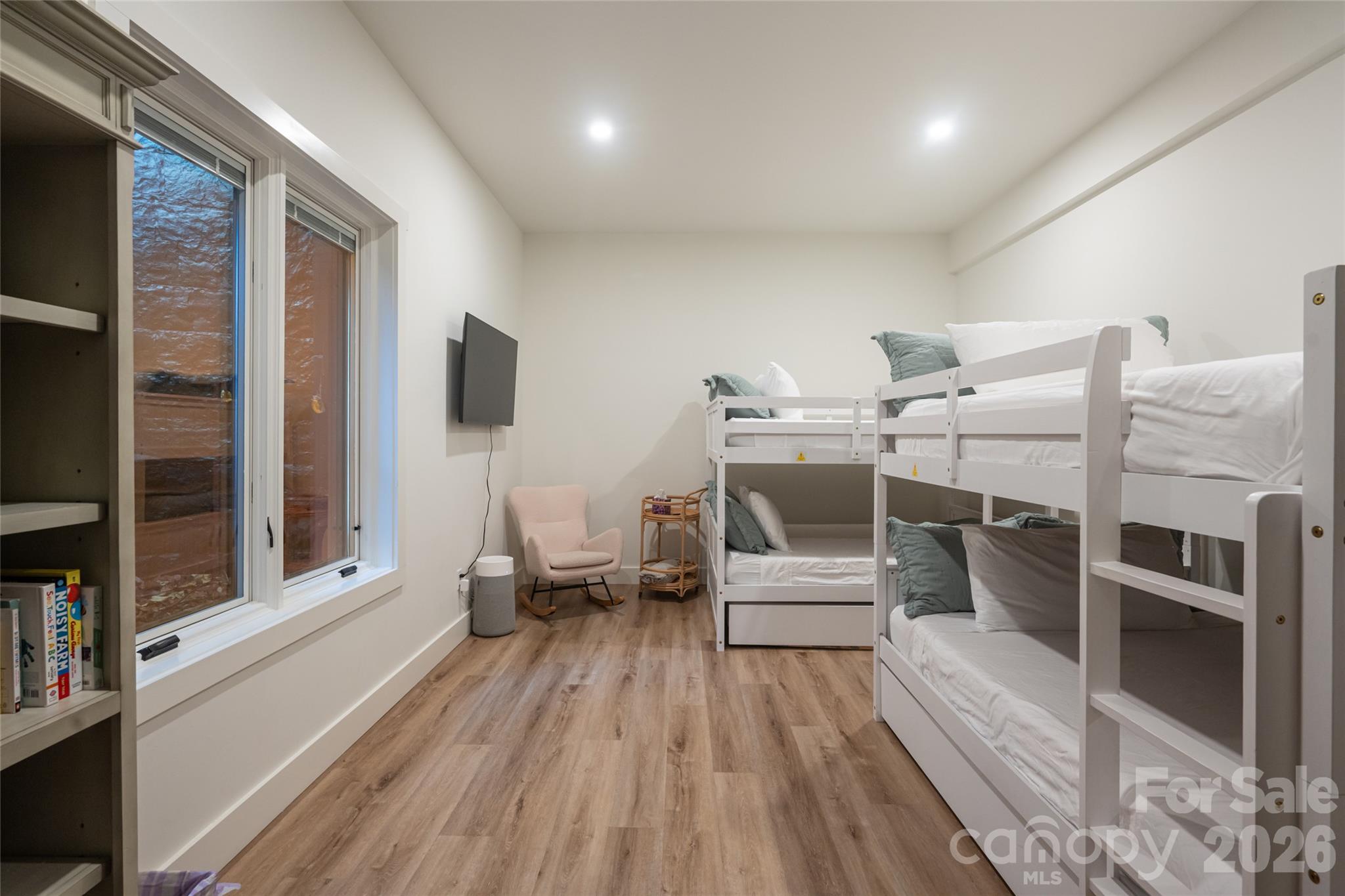 Lower level guest bedroom - 125 Carolina Lily Lane, Asheville