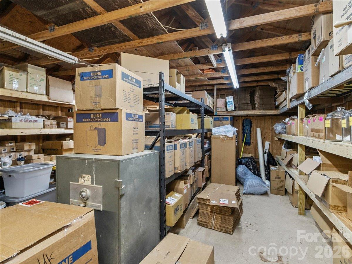 End storage unit - 13780 S 226 Highway, Spruce Pine