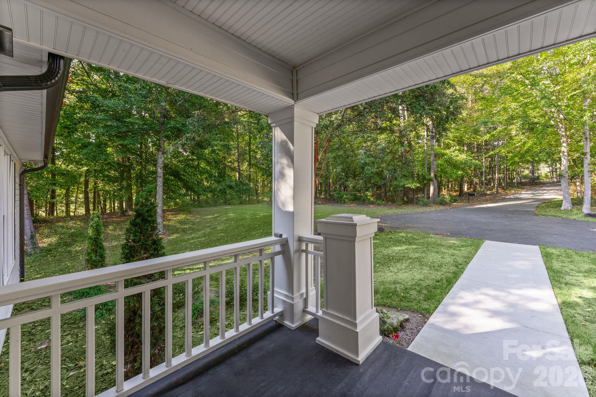 Single Family Residence at 270 Sweet Autumn Lane, Lexington, photo 2 of 45