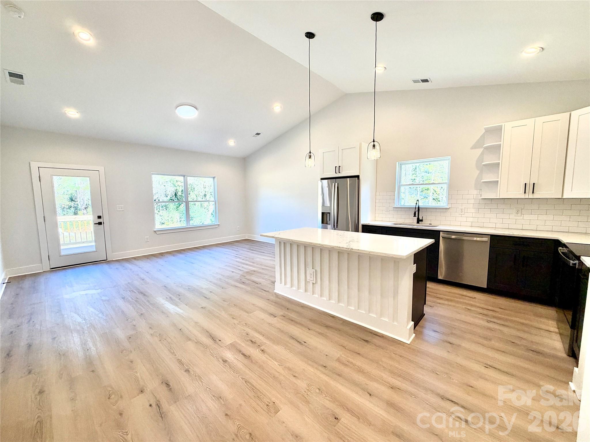 Single Family Residence at 610 E Robinson Street, Dallas, photo 5 of 20